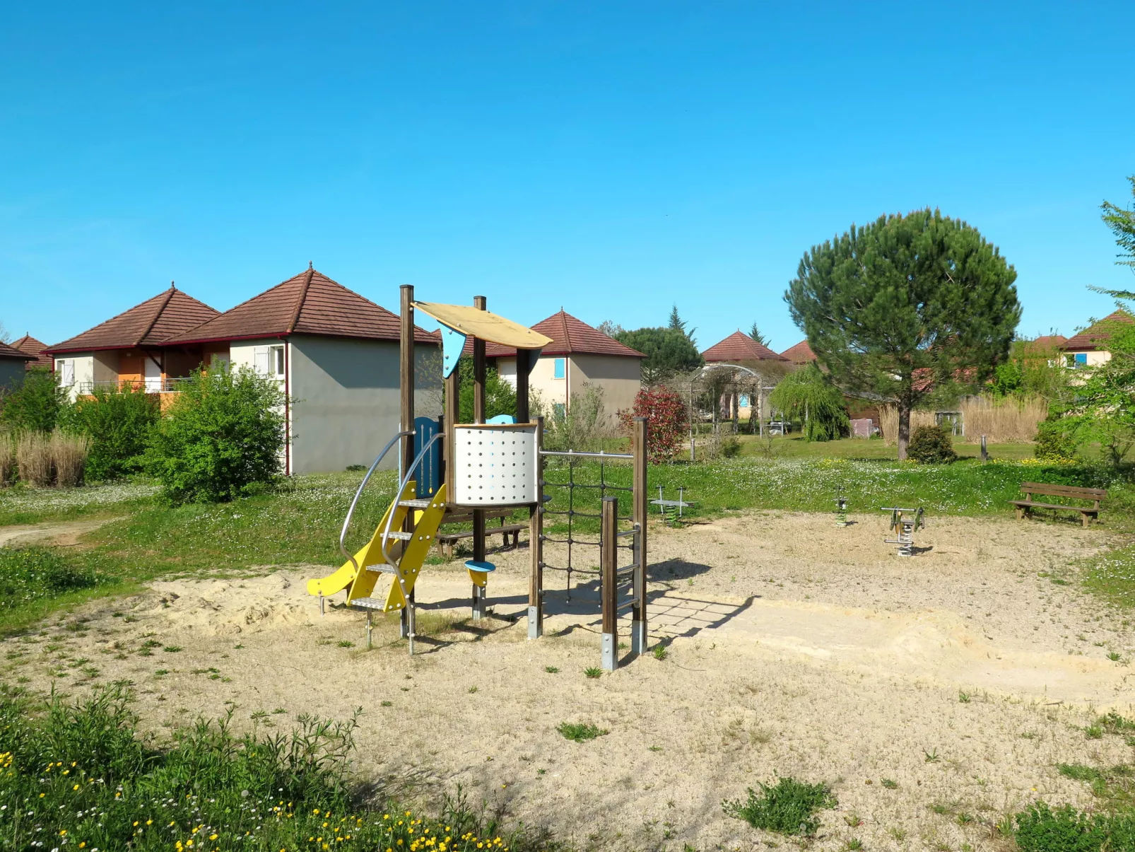 Le Domaine de Claire Rive-Buiten