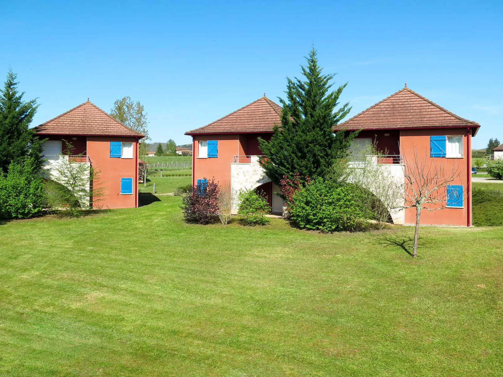 Le Domaine de Claire Rive-Buiten