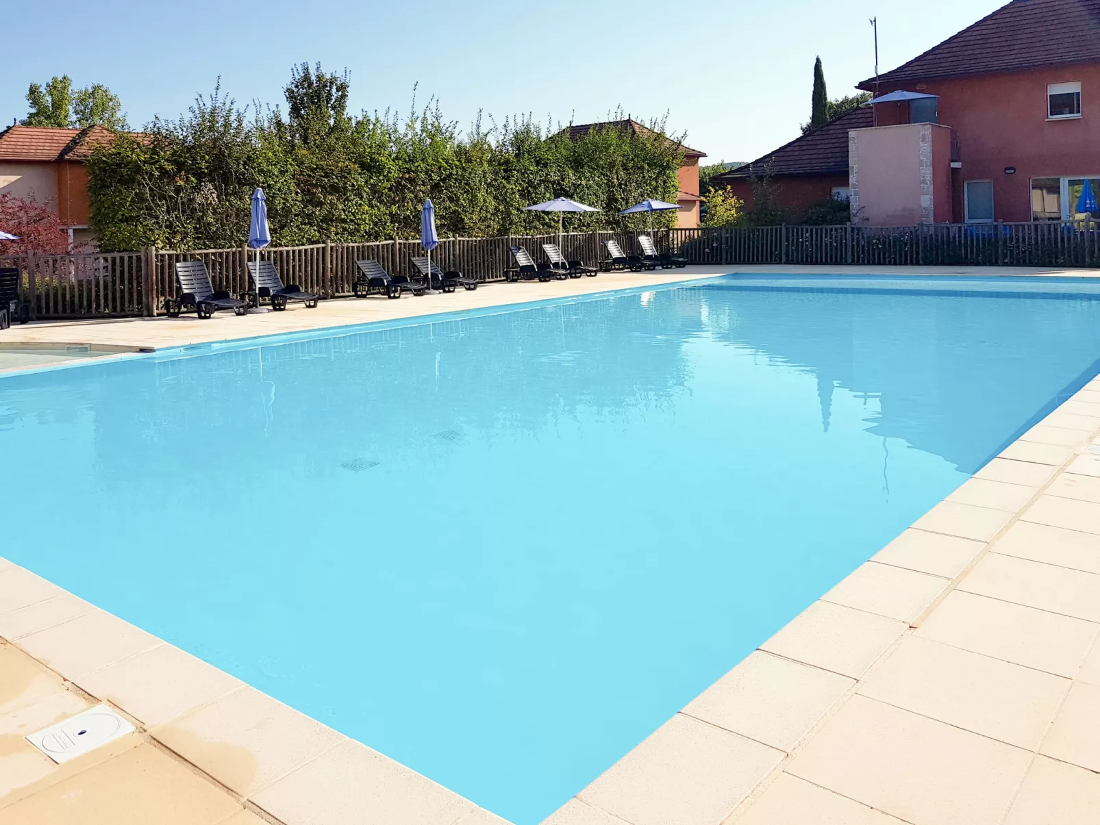 Le Domaine de Claire Rive-Buiten