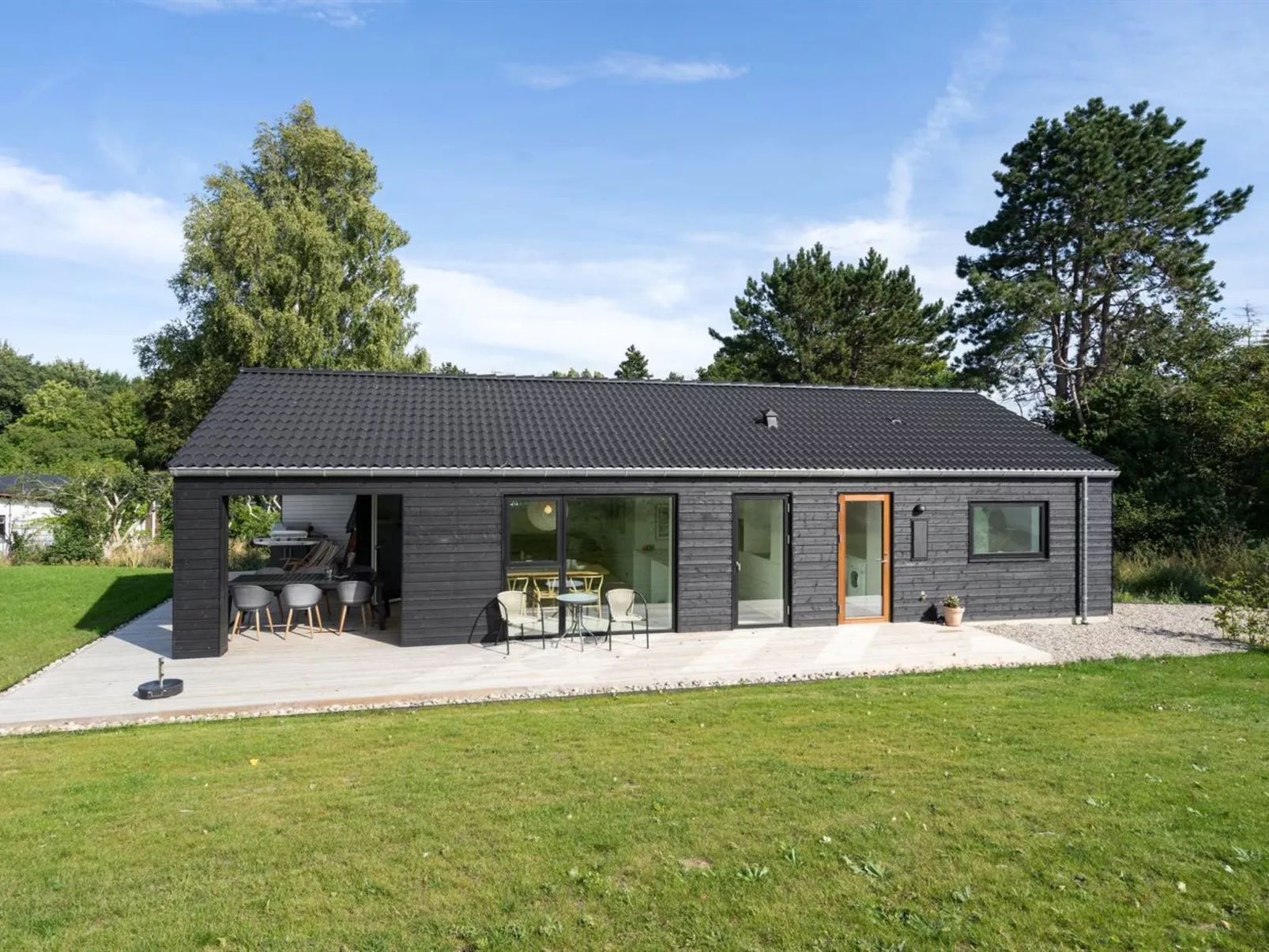"Jord" - 1.4km from the sea