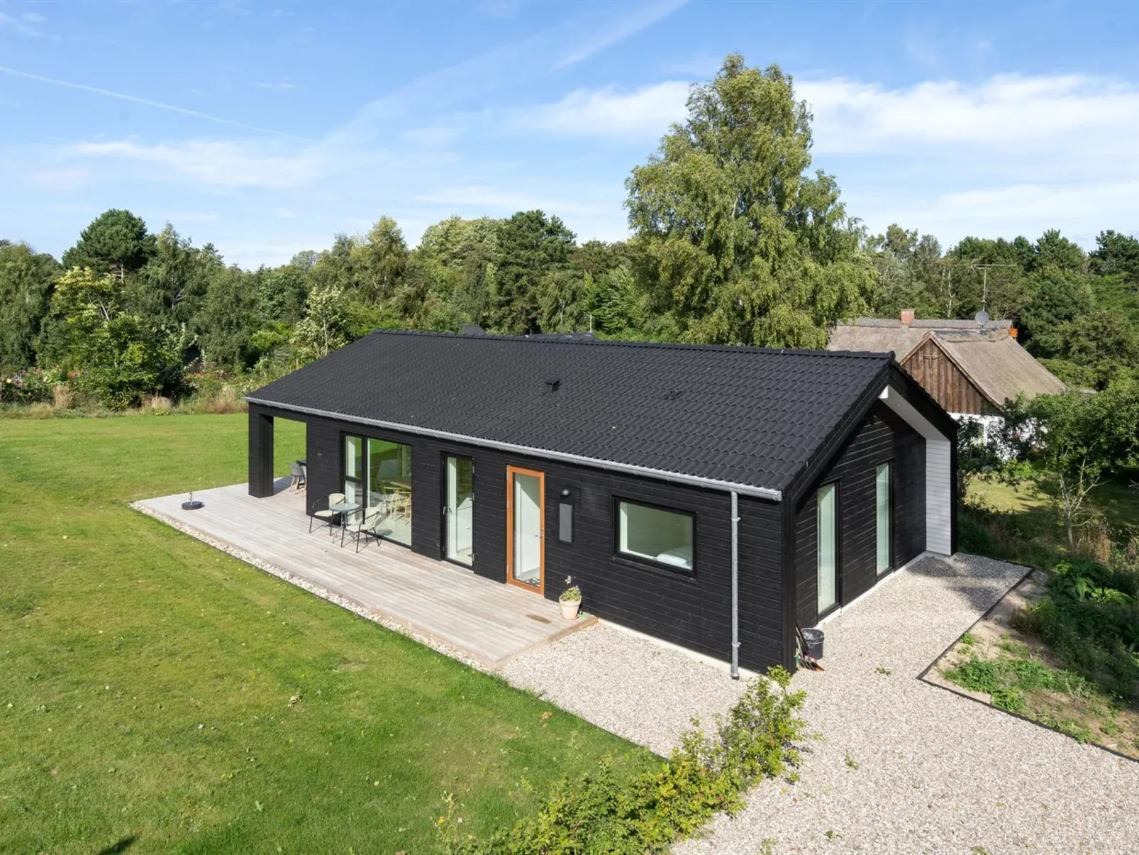 "Jord" - 1.4km from the sea-Buiten