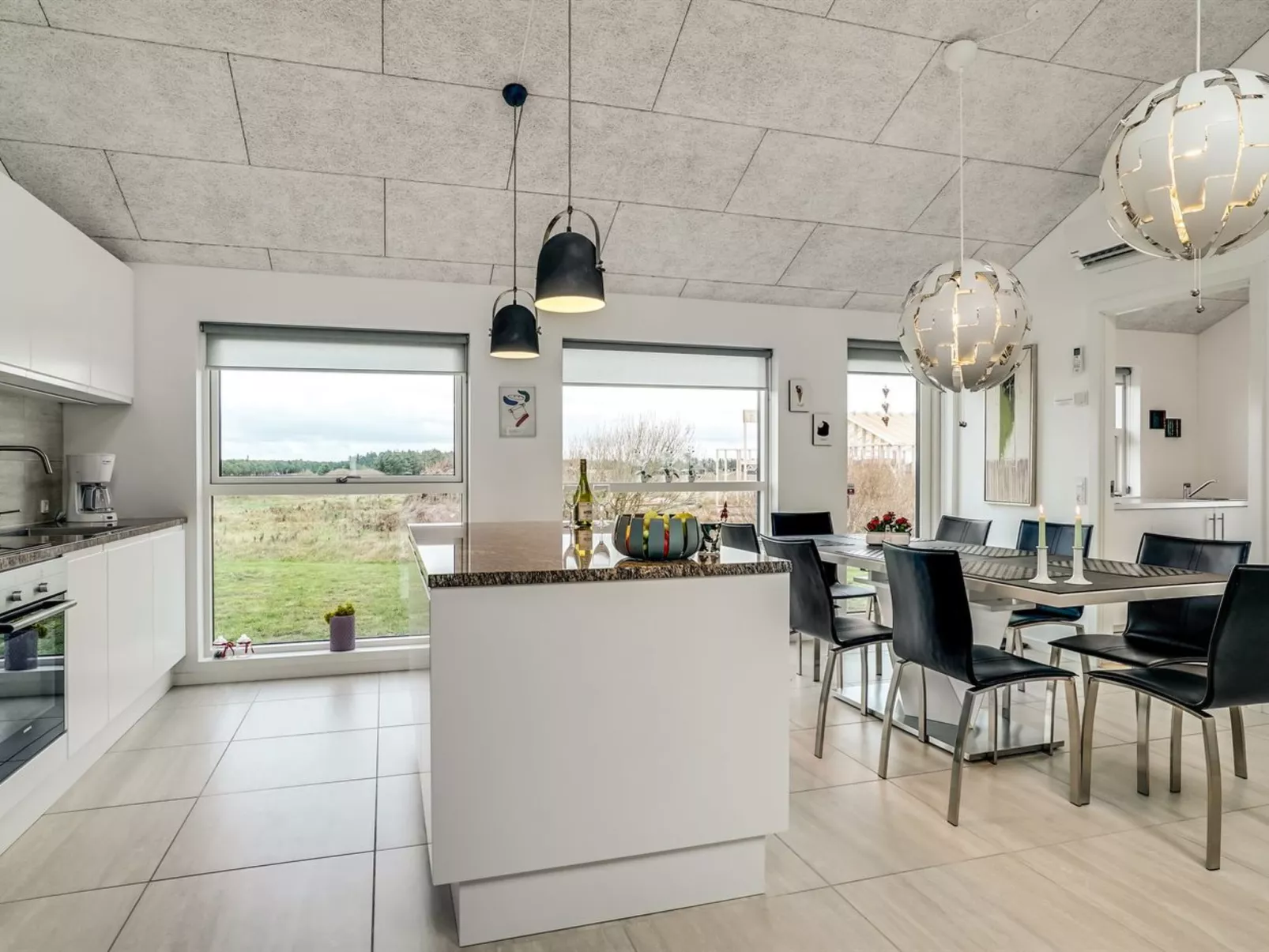 "Eveline" - 1.5km from the sea-Binnen
