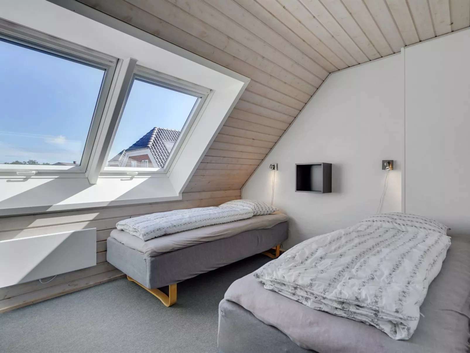 "Langsom" - 100m from the sea-Binnen