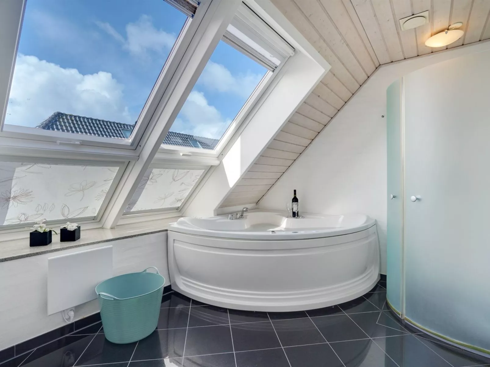 "Langsom" - 100m from the sea-Buiten