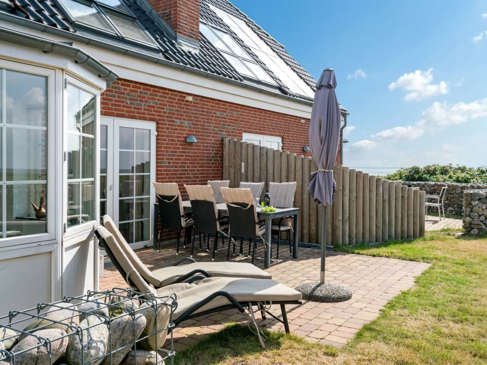 "Langsom" - 100m from the sea-Buiten