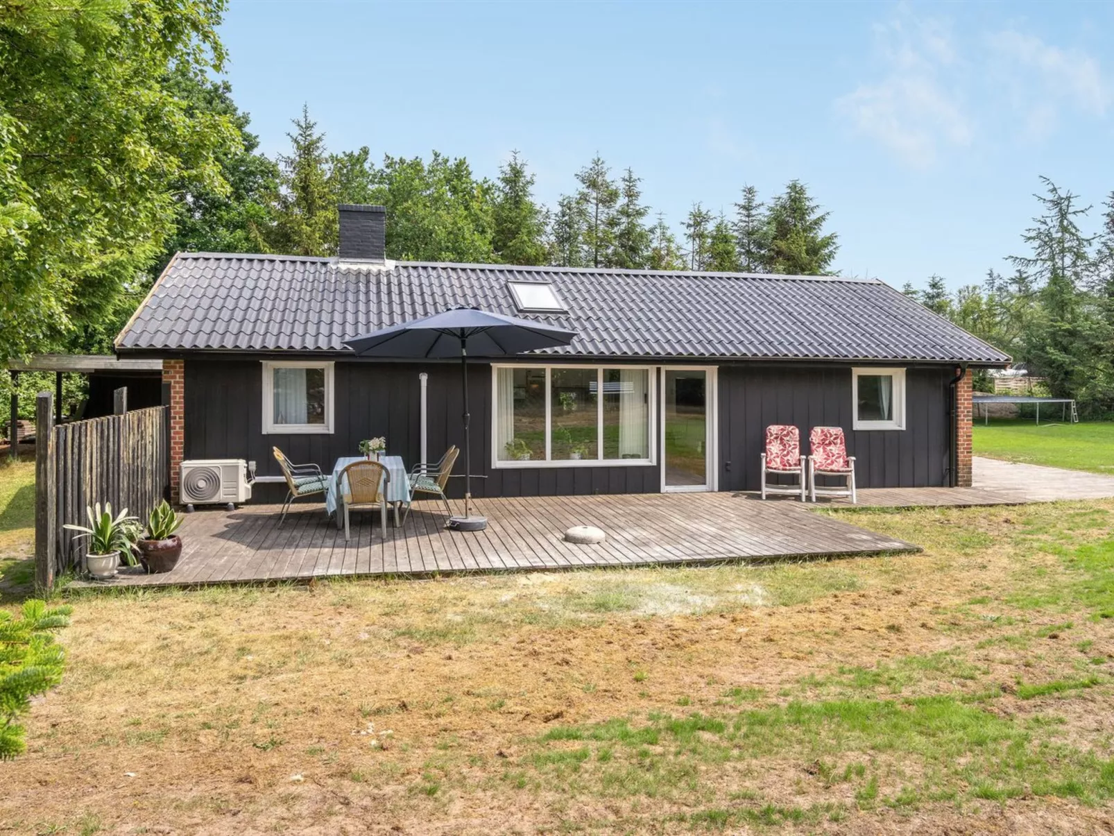 "Elmira" - 555m from the sea-Buiten