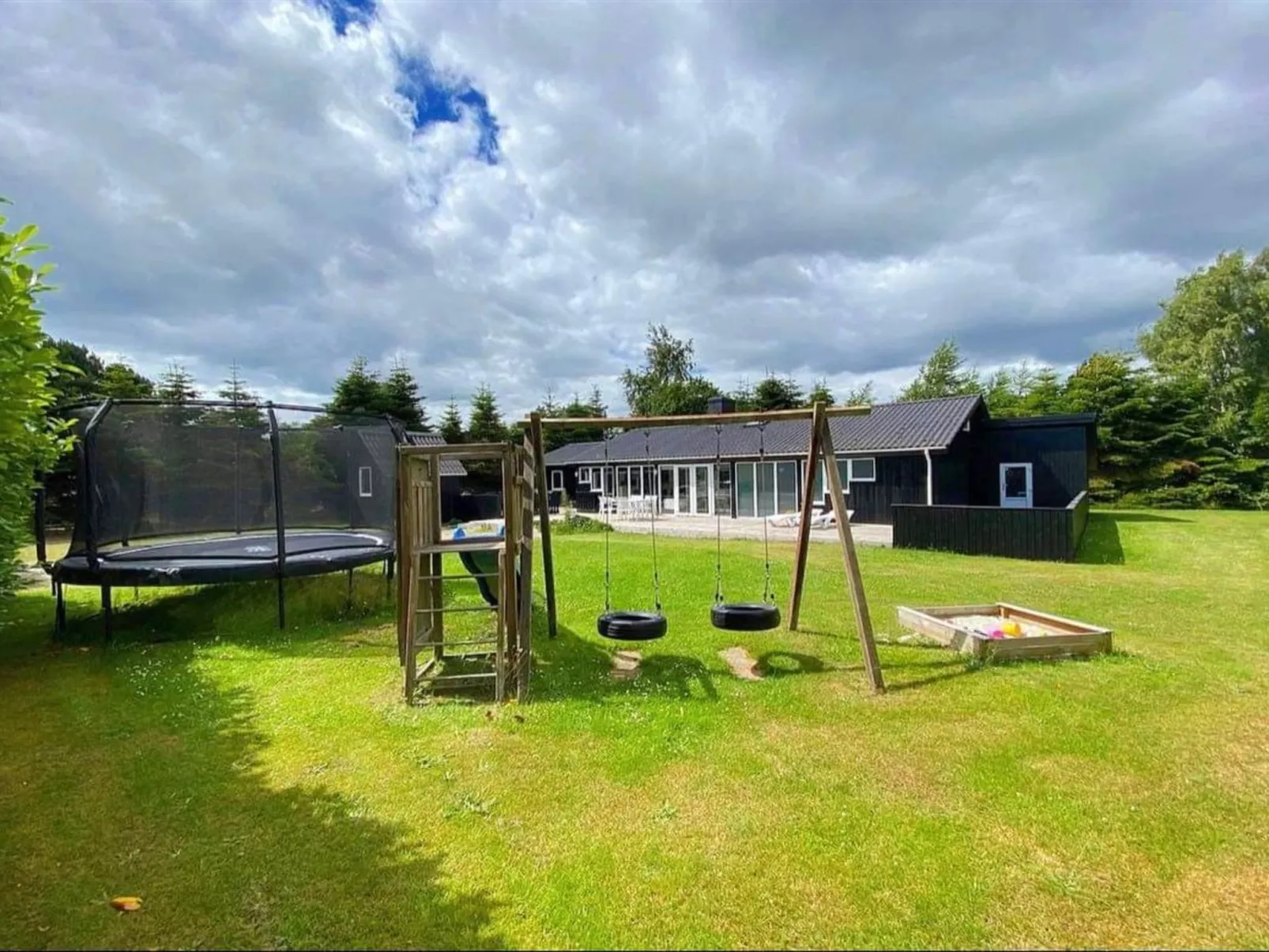 "Hallveig" - 1.1km from the sea-Buiten