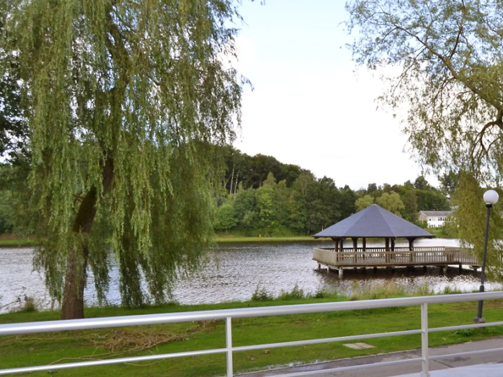 Les Terrasses du Lac-Buiten