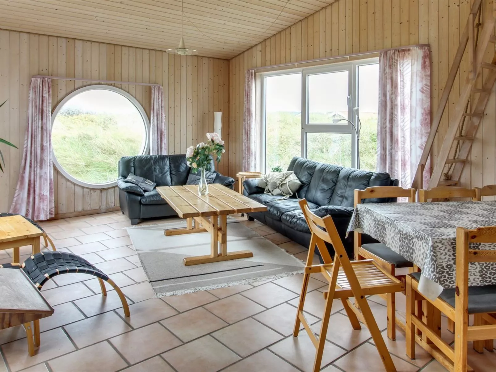 "Dennik" - 100m from the sea-Binnen
