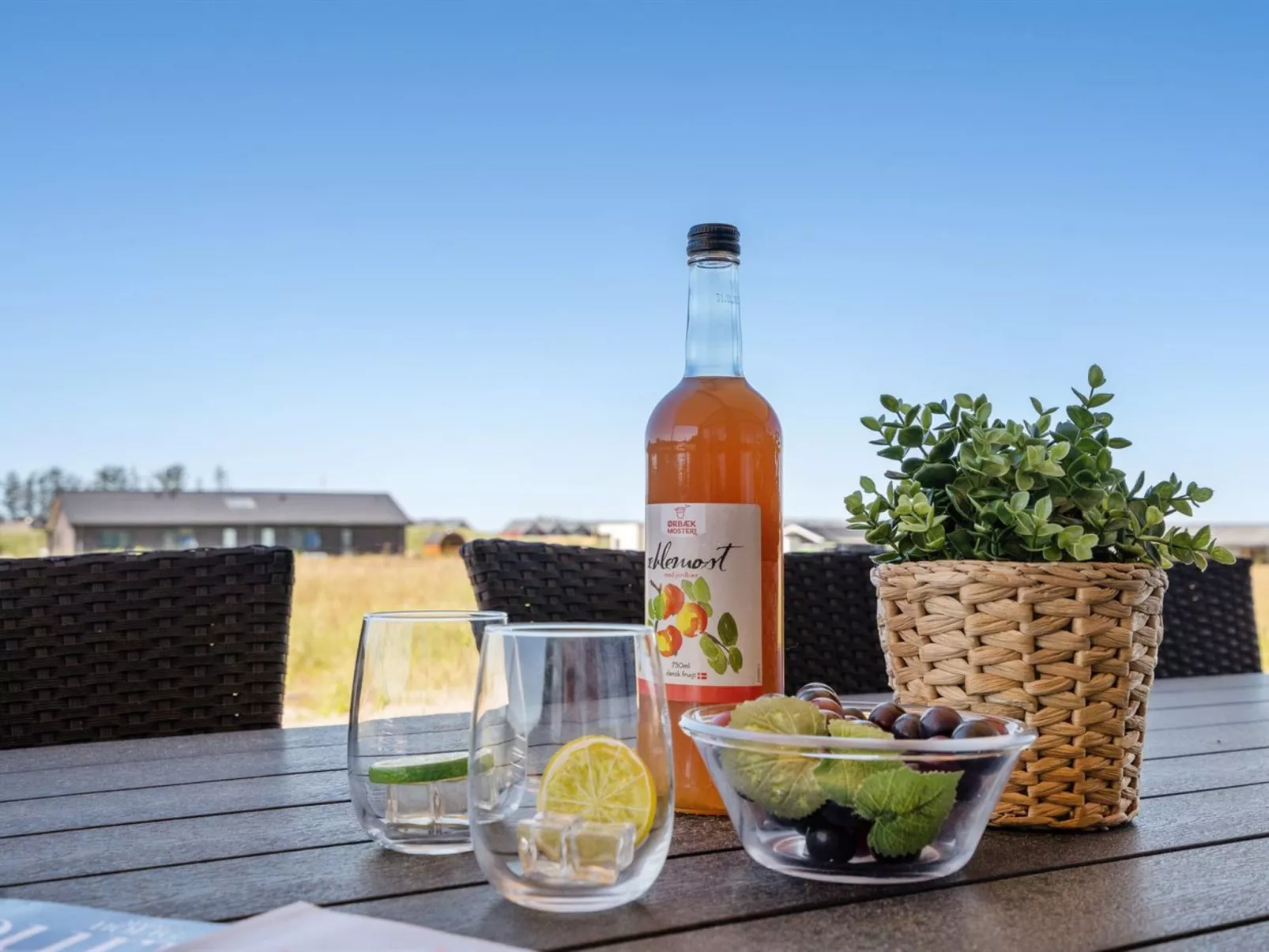 "Ambra" - 950m from the sea-Buiten