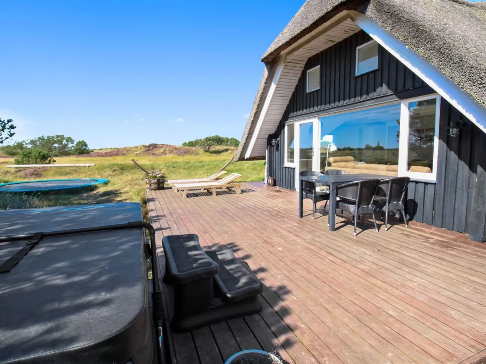 "Edvi" - 1.6km from the sea-Binnen