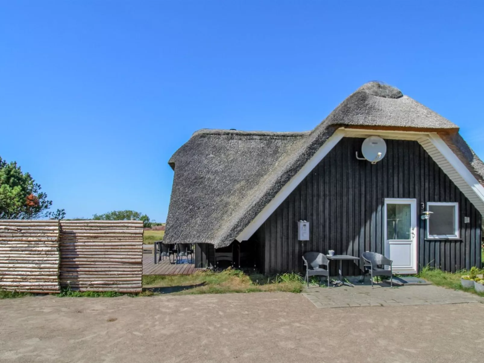 "Edvi" - 1.6km from the sea-Buiten