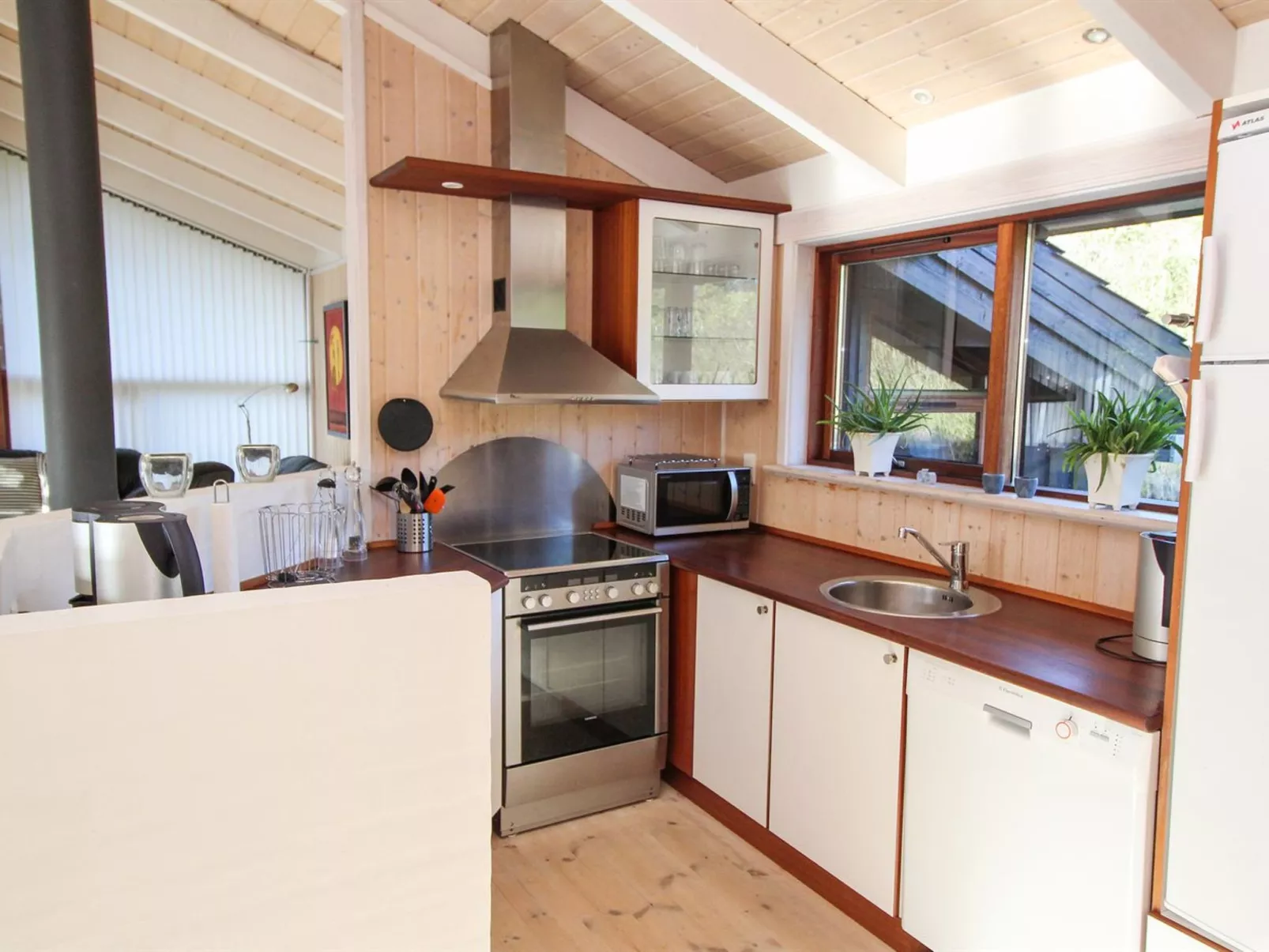 "Paulette" - 450m from the sea-Binnen