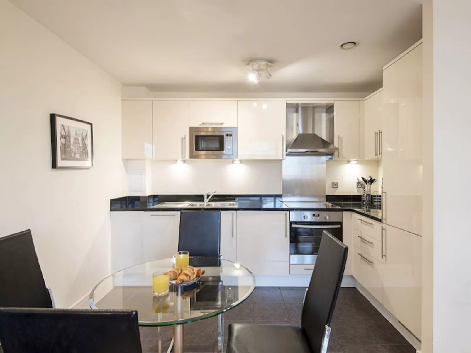 Great Suffolk Street, Waterloo-Binnen