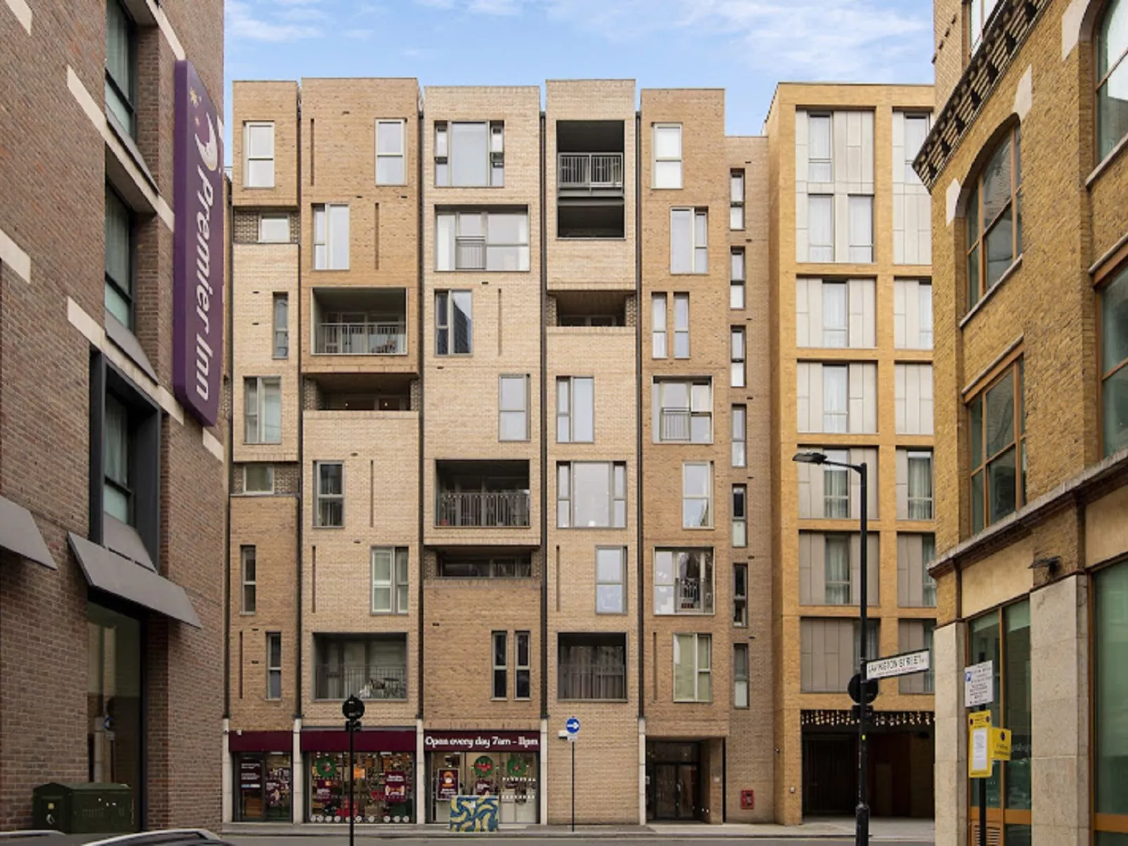 Great Suffolk Street, Waterloo-Binnen