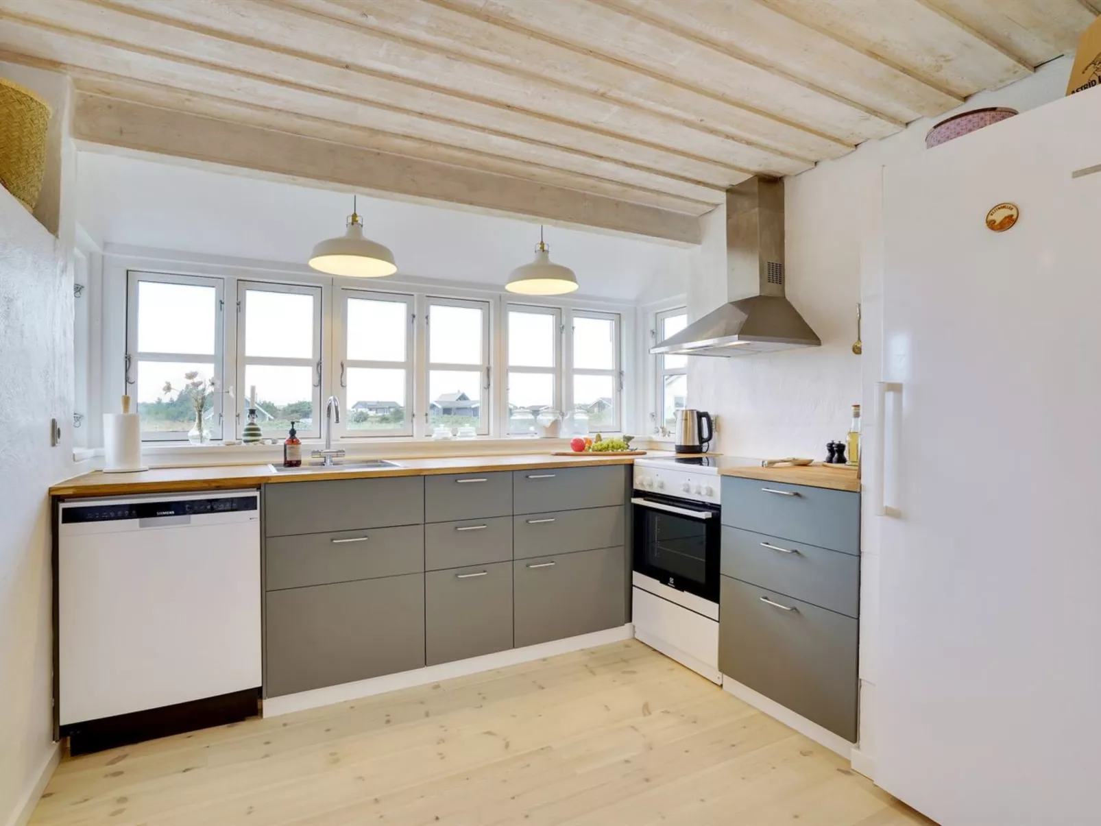 "Meindor" - 350m from the sea-Binnen