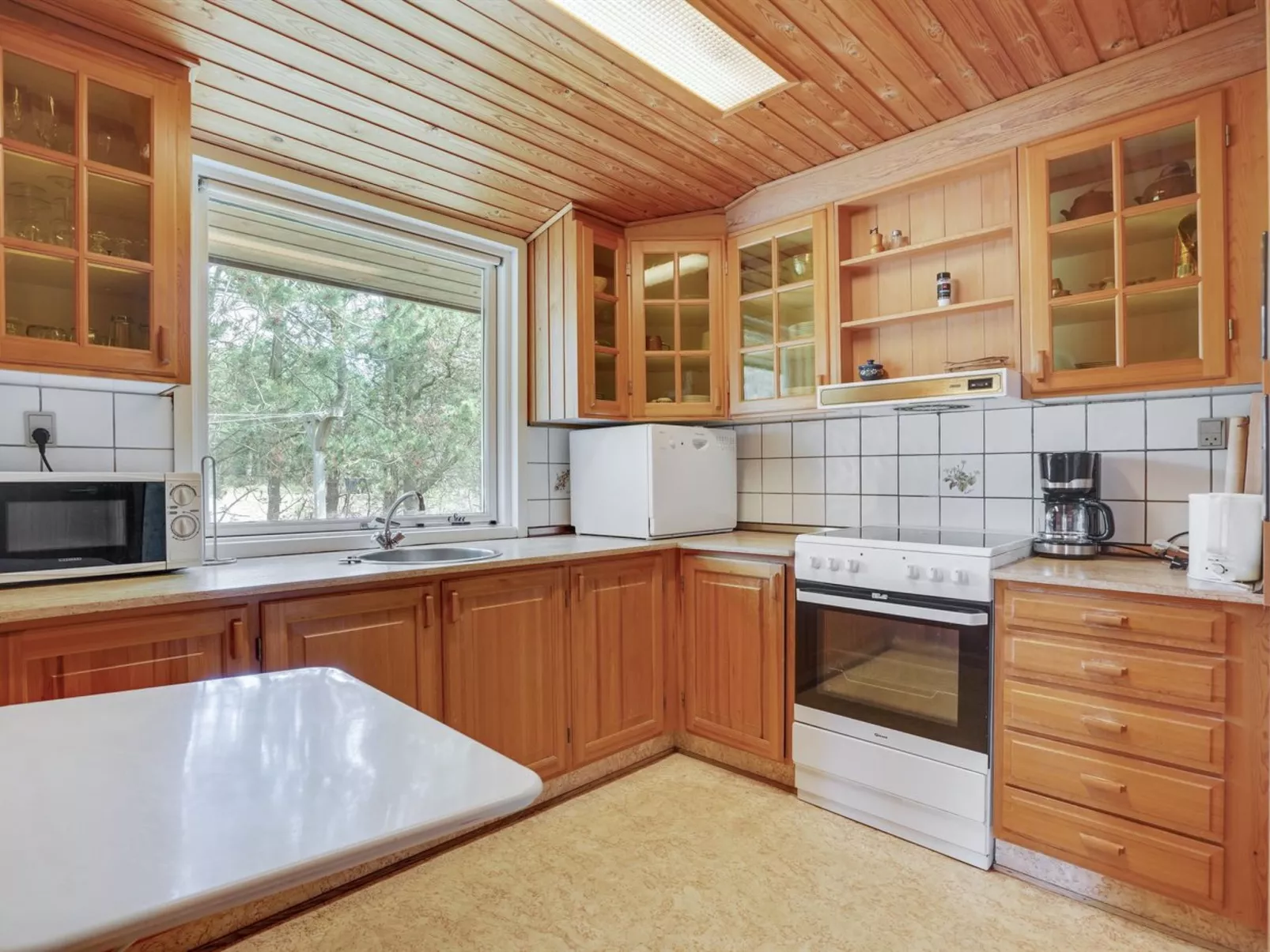 "Asmara" - 200m from the sea-Binnen