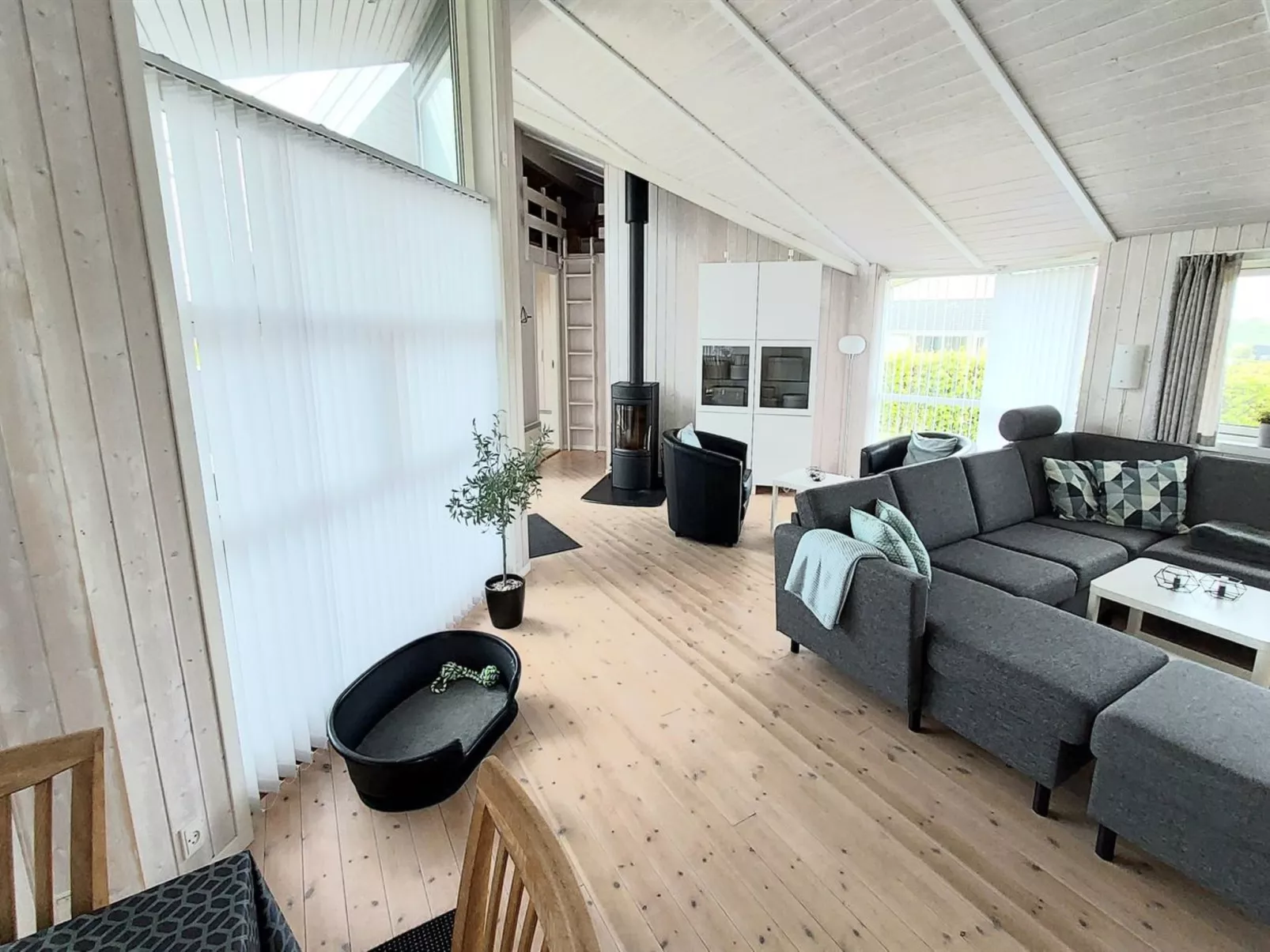 "Arnod" - 400m from the sea-Binnen