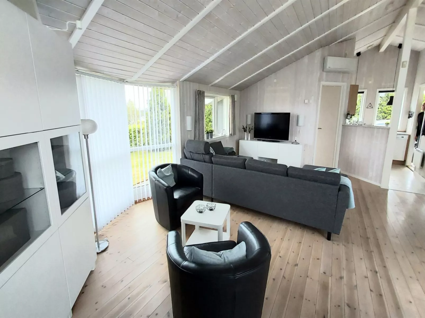 "Arnod" - 400m from the sea-Binnen