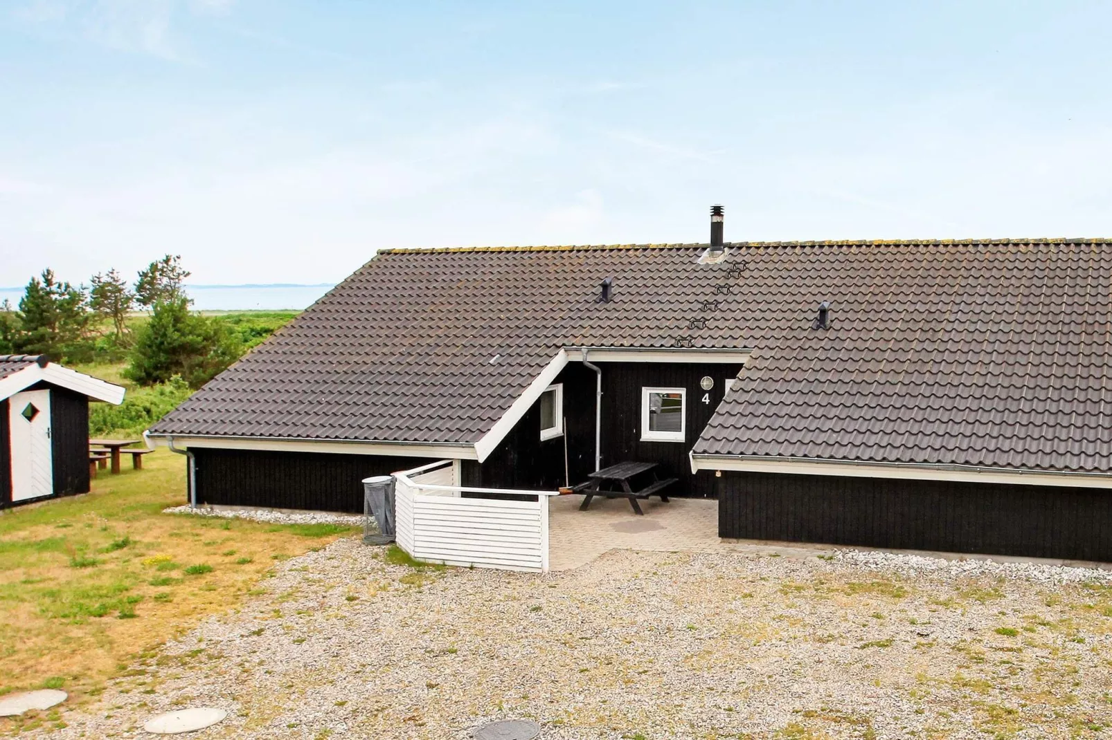 Luxe vakantiehuis in Logstor met tv-Buitenlucht