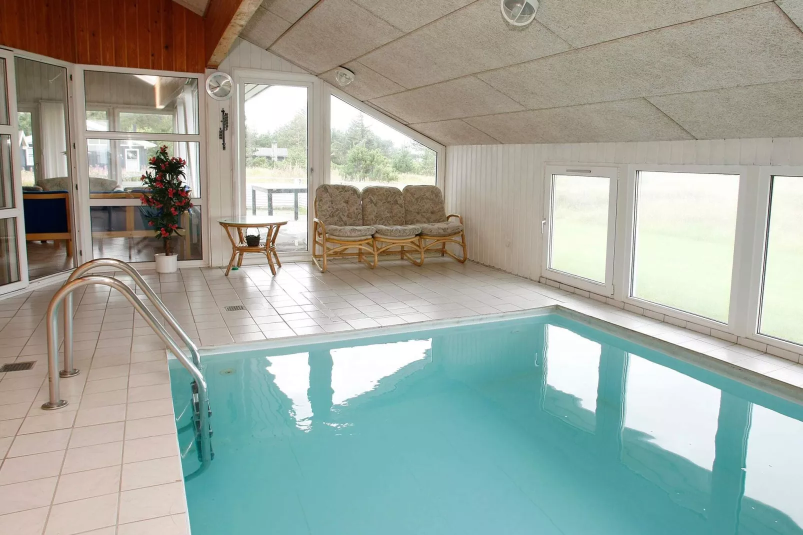 Luxe vakantiehuis in Logstor met tv-Zwembad