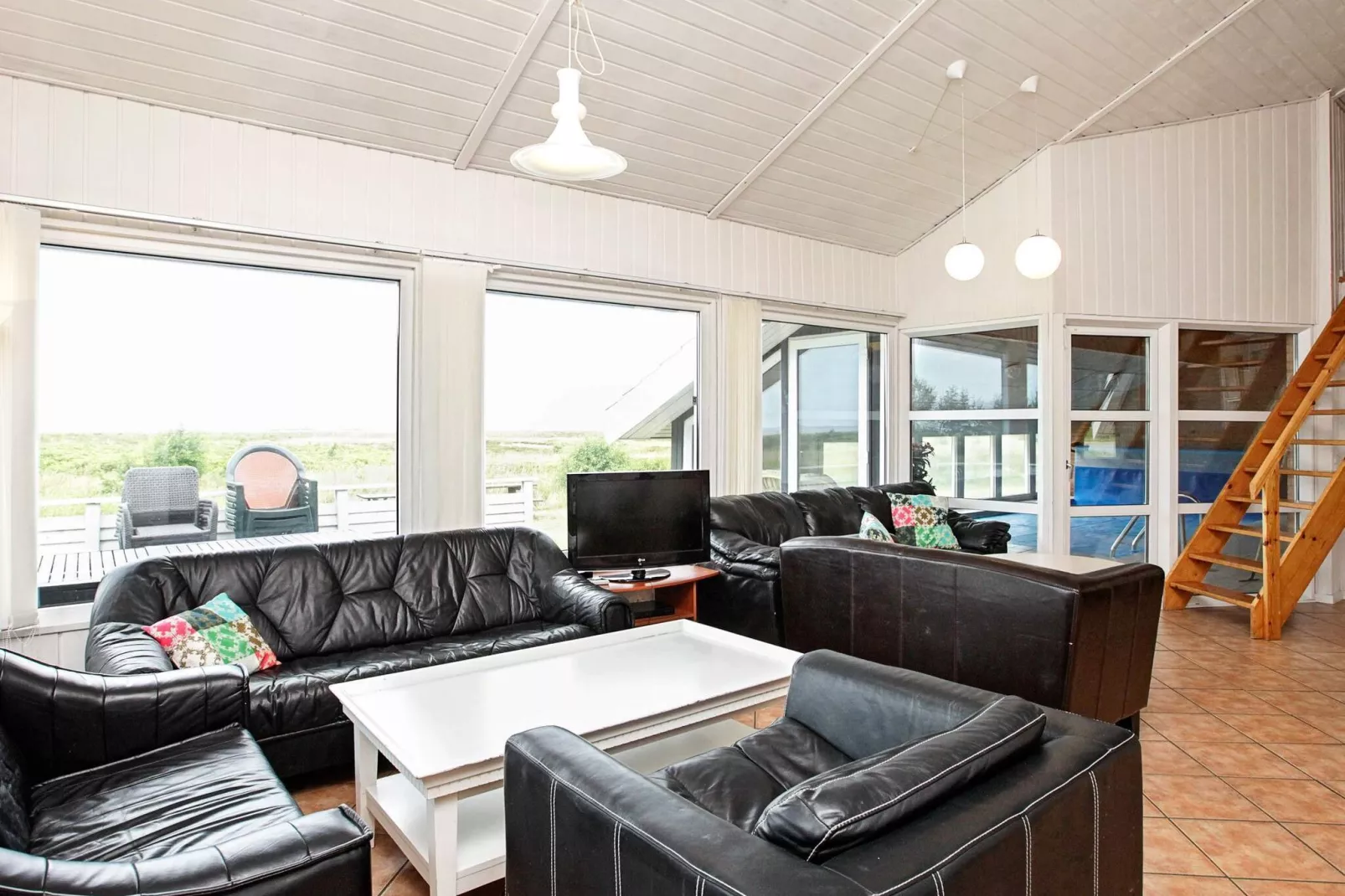 Luxe vakantiehuis in Logstor met tv-Binnen