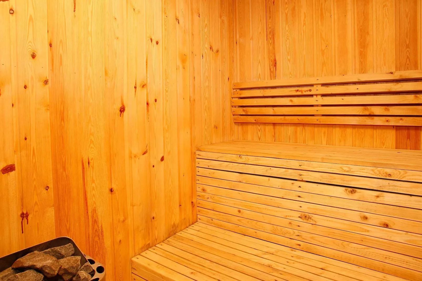 Luxe vakantiehuis in Logstor met tv-Sauna