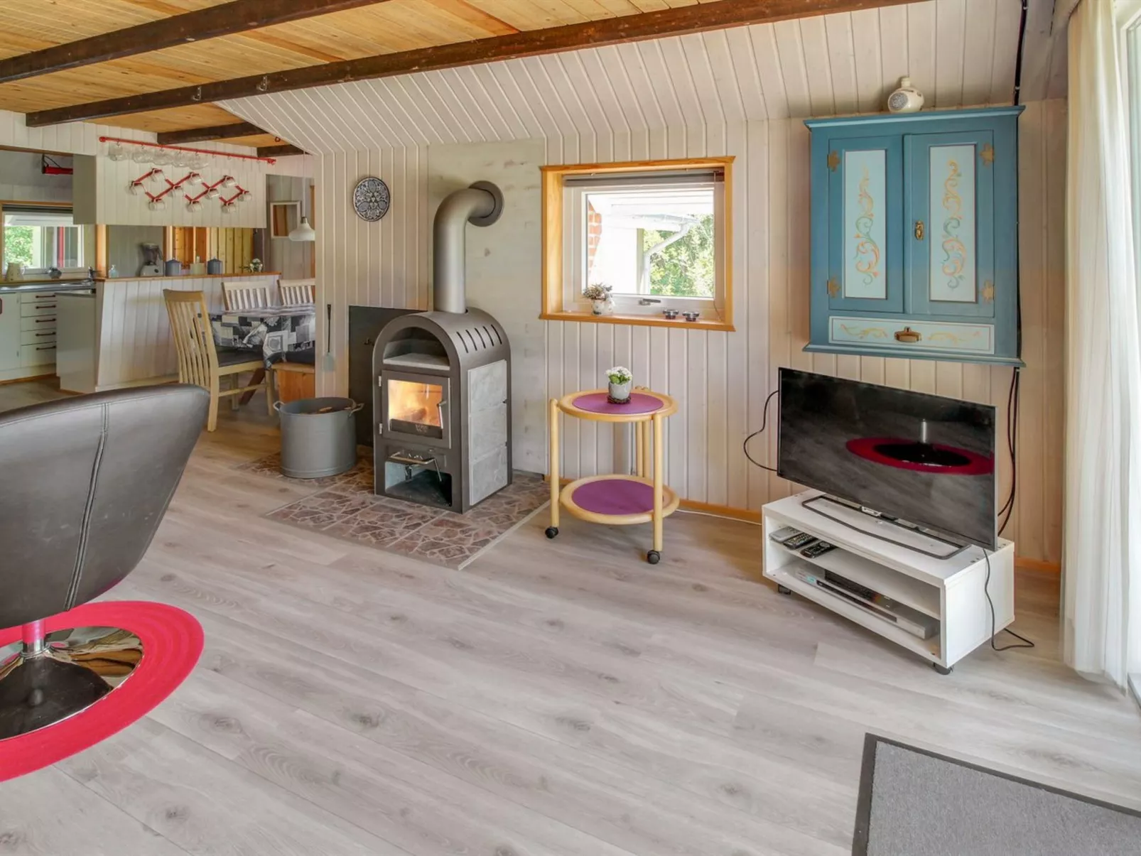 "Eghil" - 1.5km from the sea-Binnen