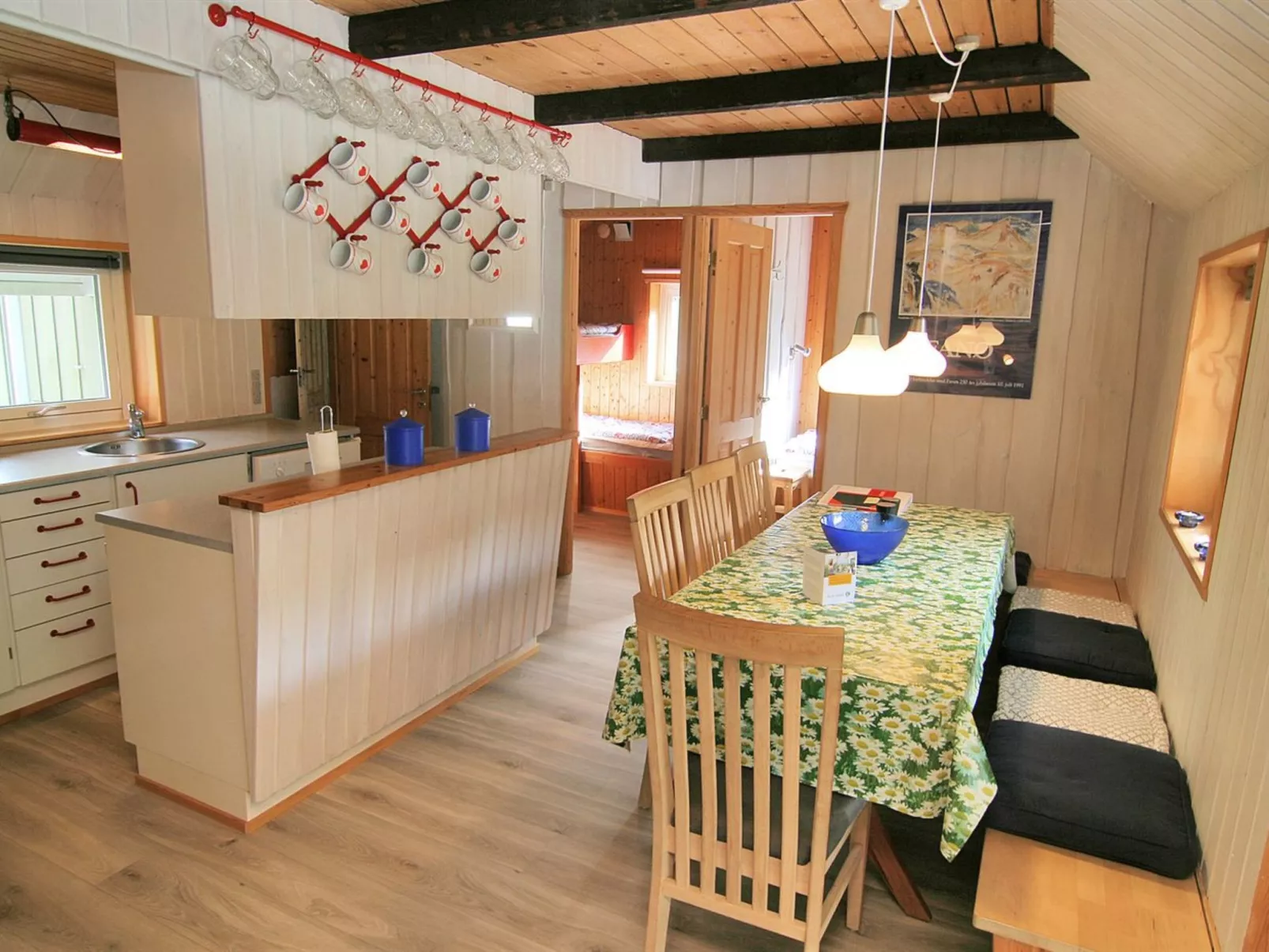 "Eghil" - 1.5km from the sea-Binnen
