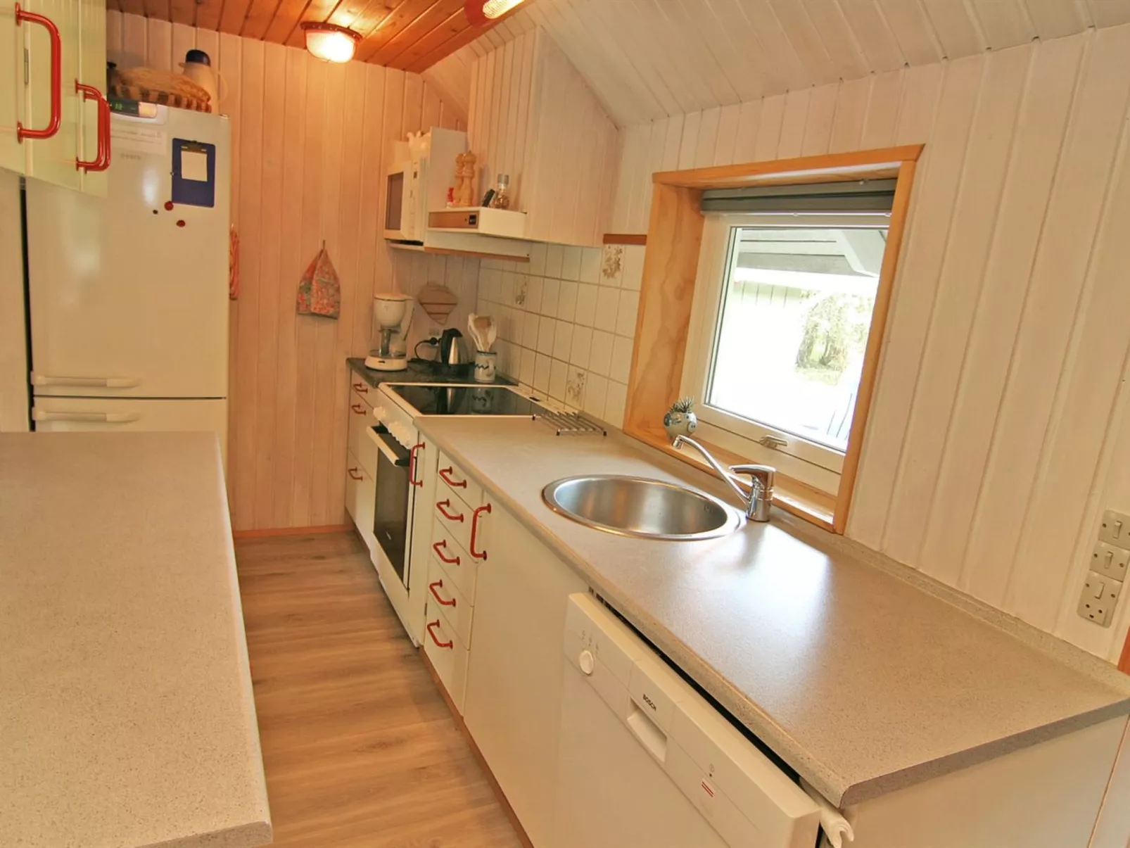 "Eghil" - 1.5km from the sea-Binnen