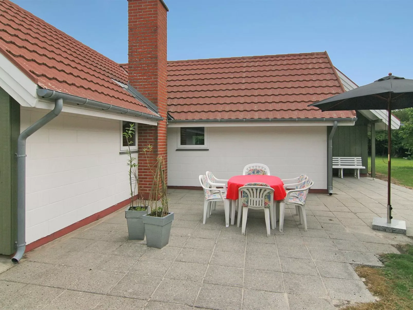 "Eghil" - 1.5km from the sea-Buiten