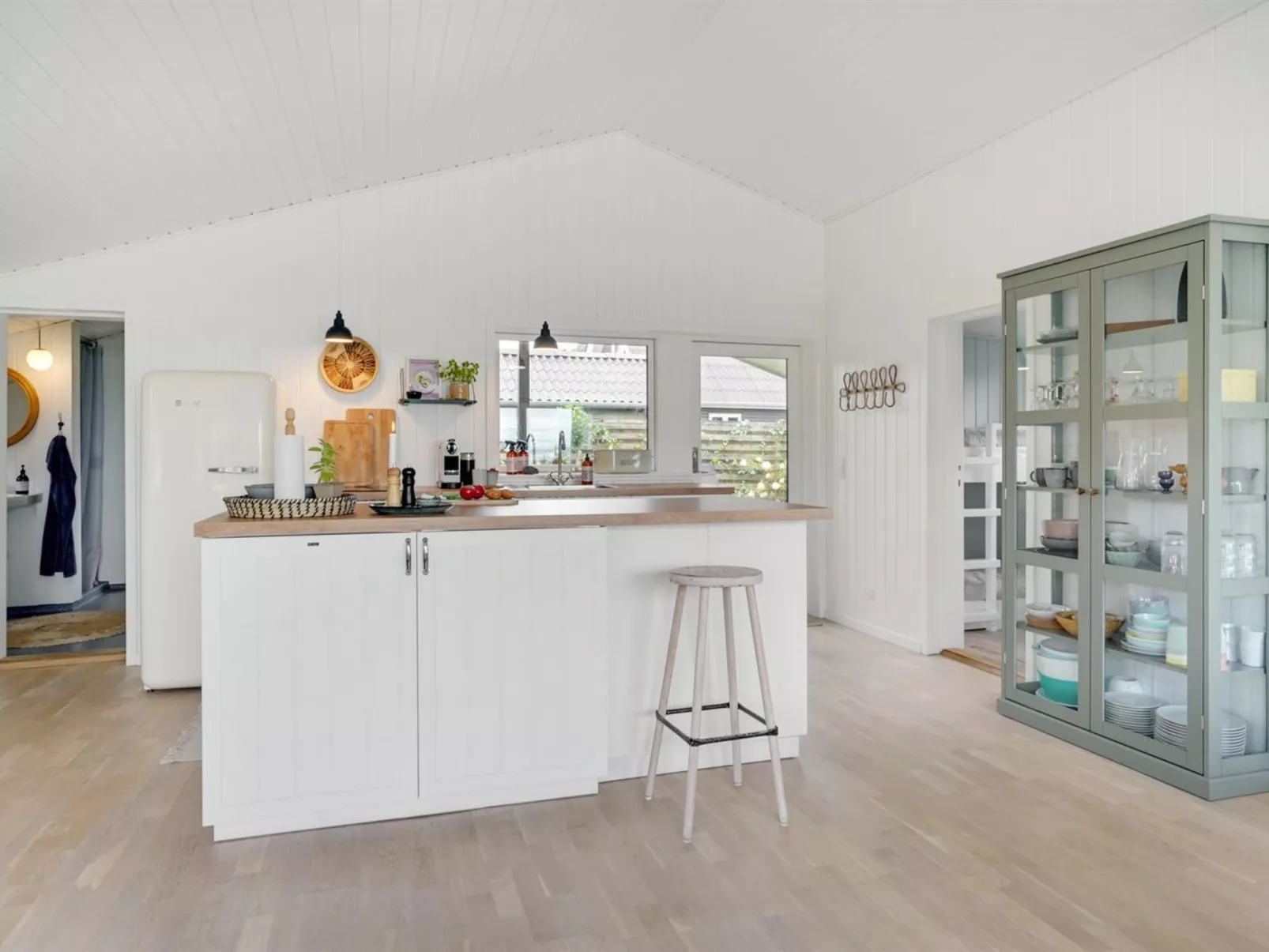 "Pedersen" - 50m from the sea-Binnen