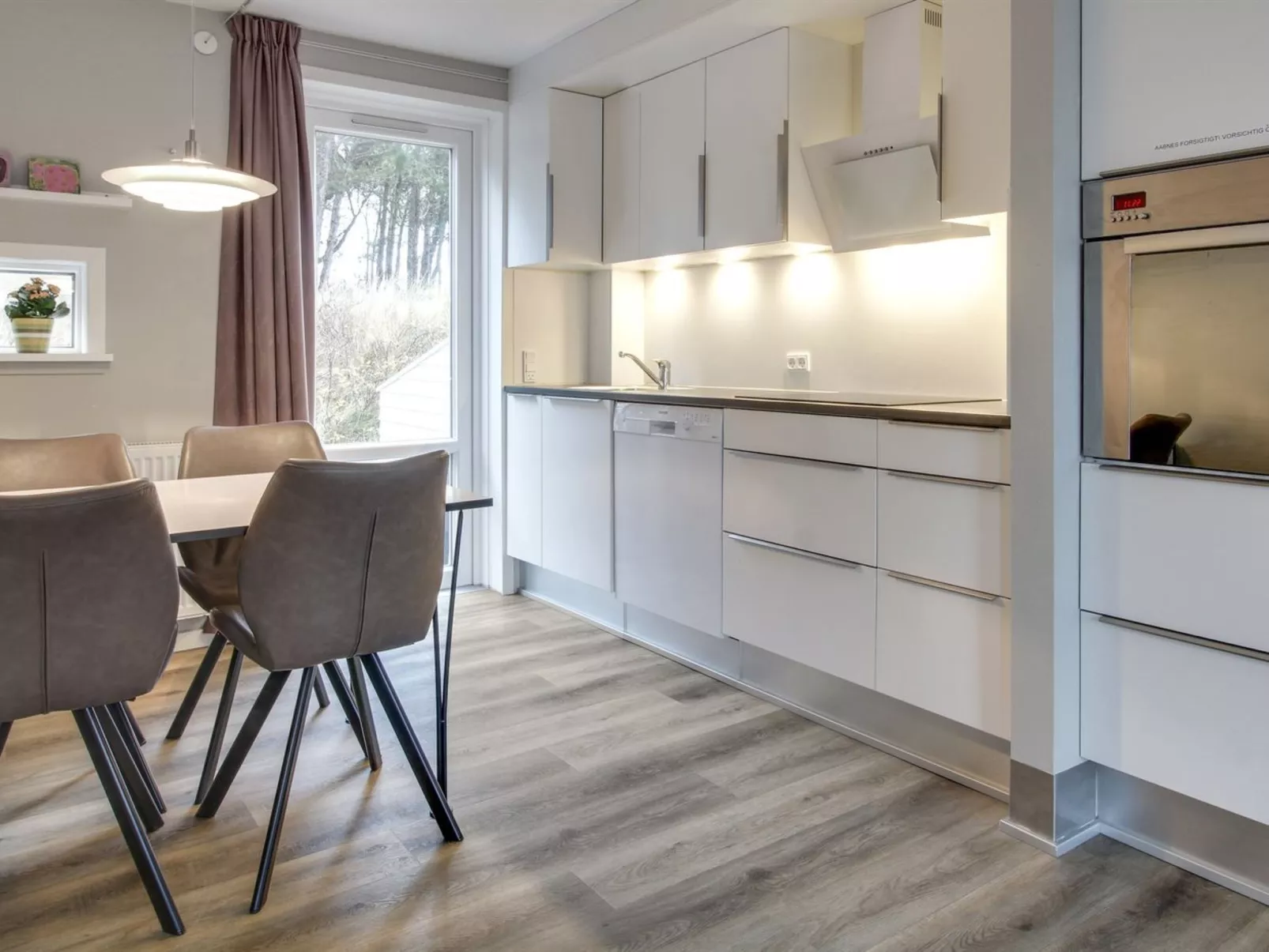 "Anouk" - 1.7km from the sea-Binnen
