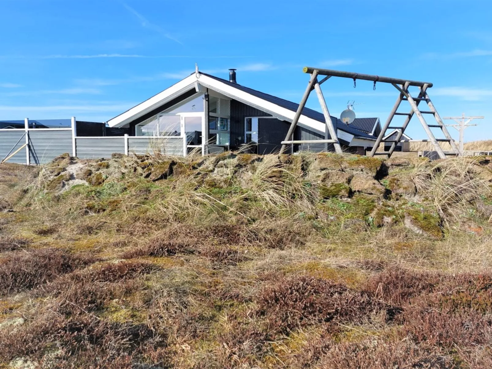 "Henning" -  from the sea-Binnen