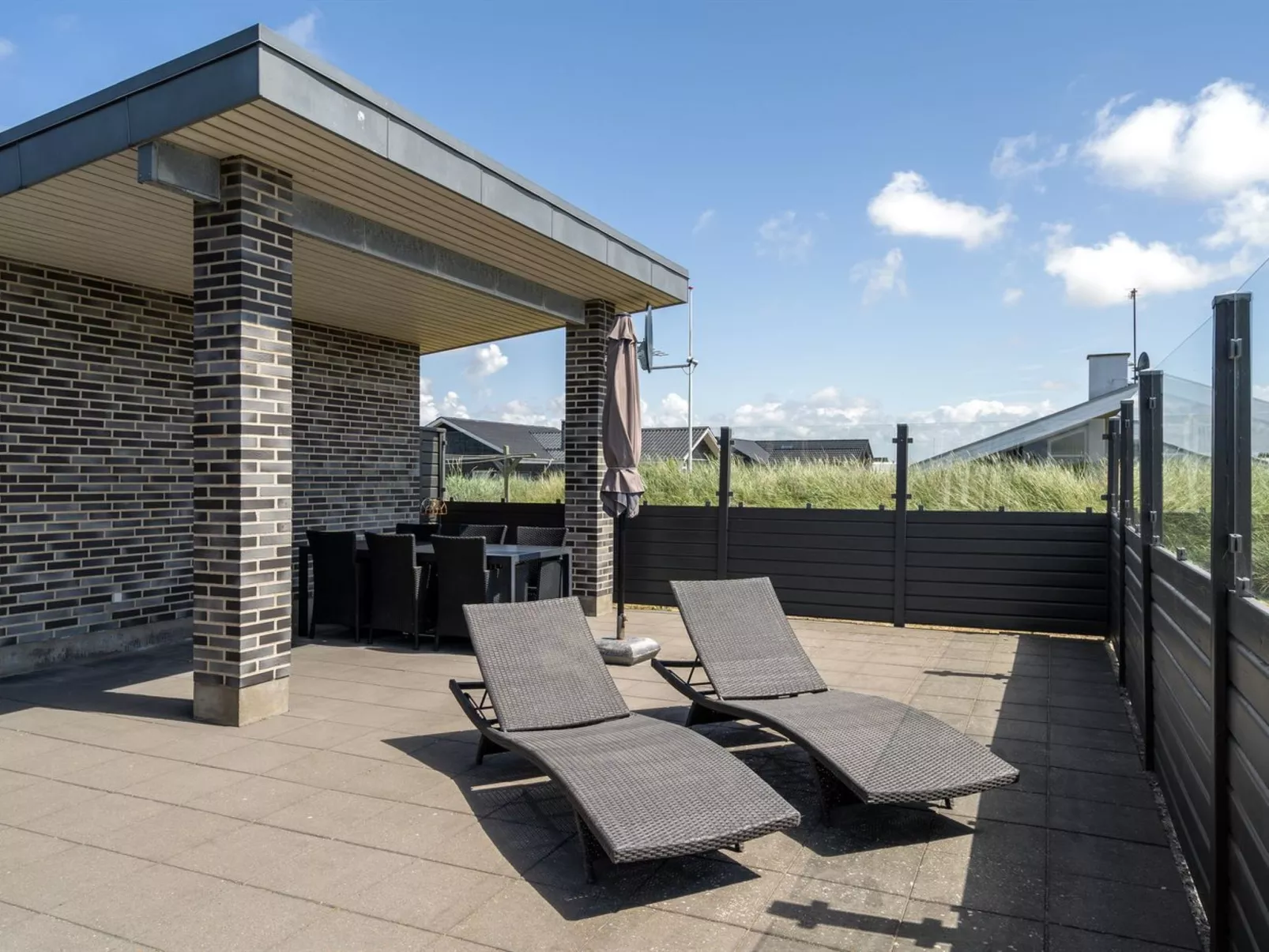 "Synthia" - 300m from the sea-Buiten