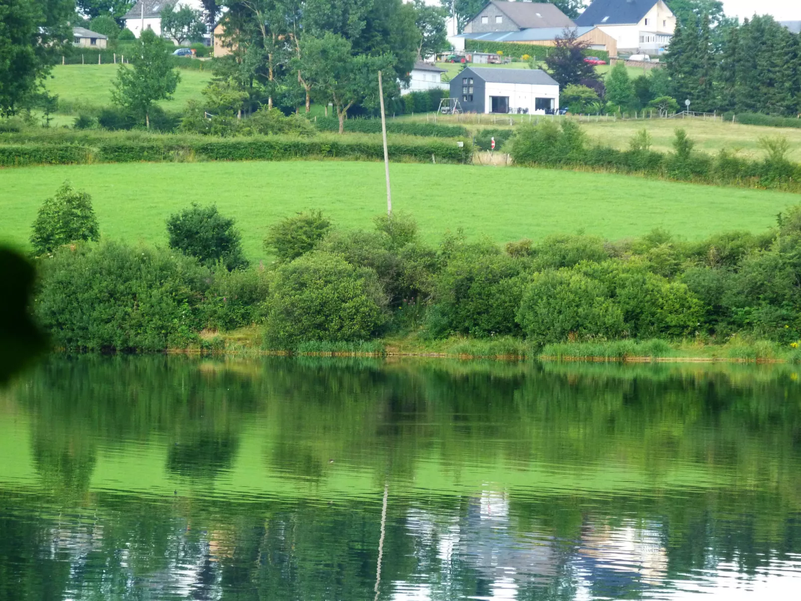 Au bord du Lac-Buiten