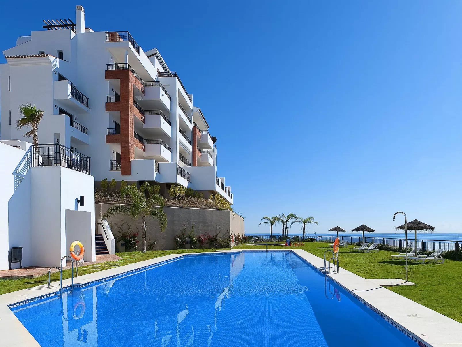 Front seaview, 1 bedroom in Torrox