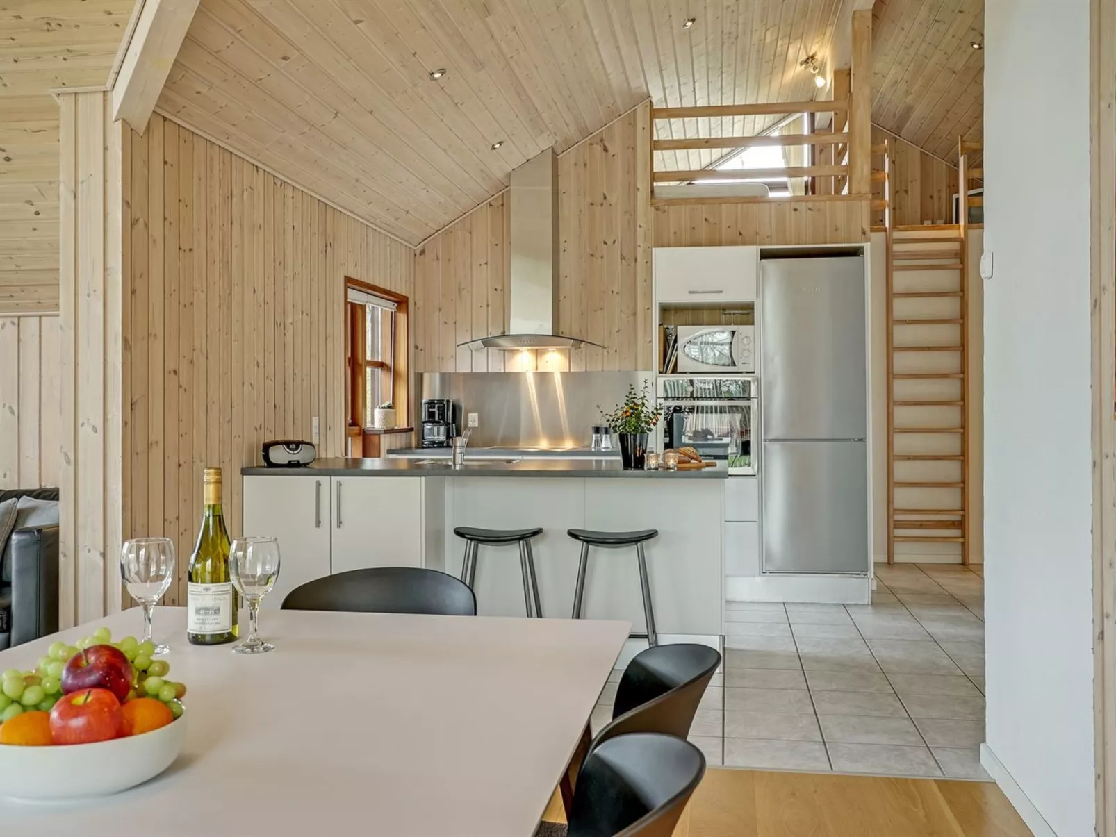 "Harri" - 850m from the sea-Binnen