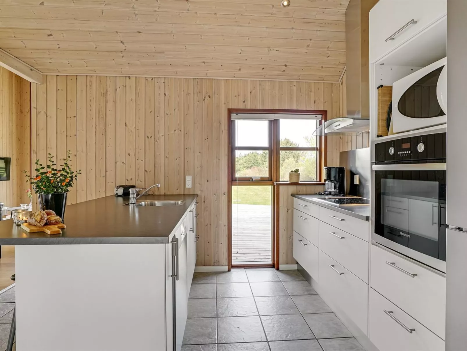 "Harri" - 850m from the sea-Binnen