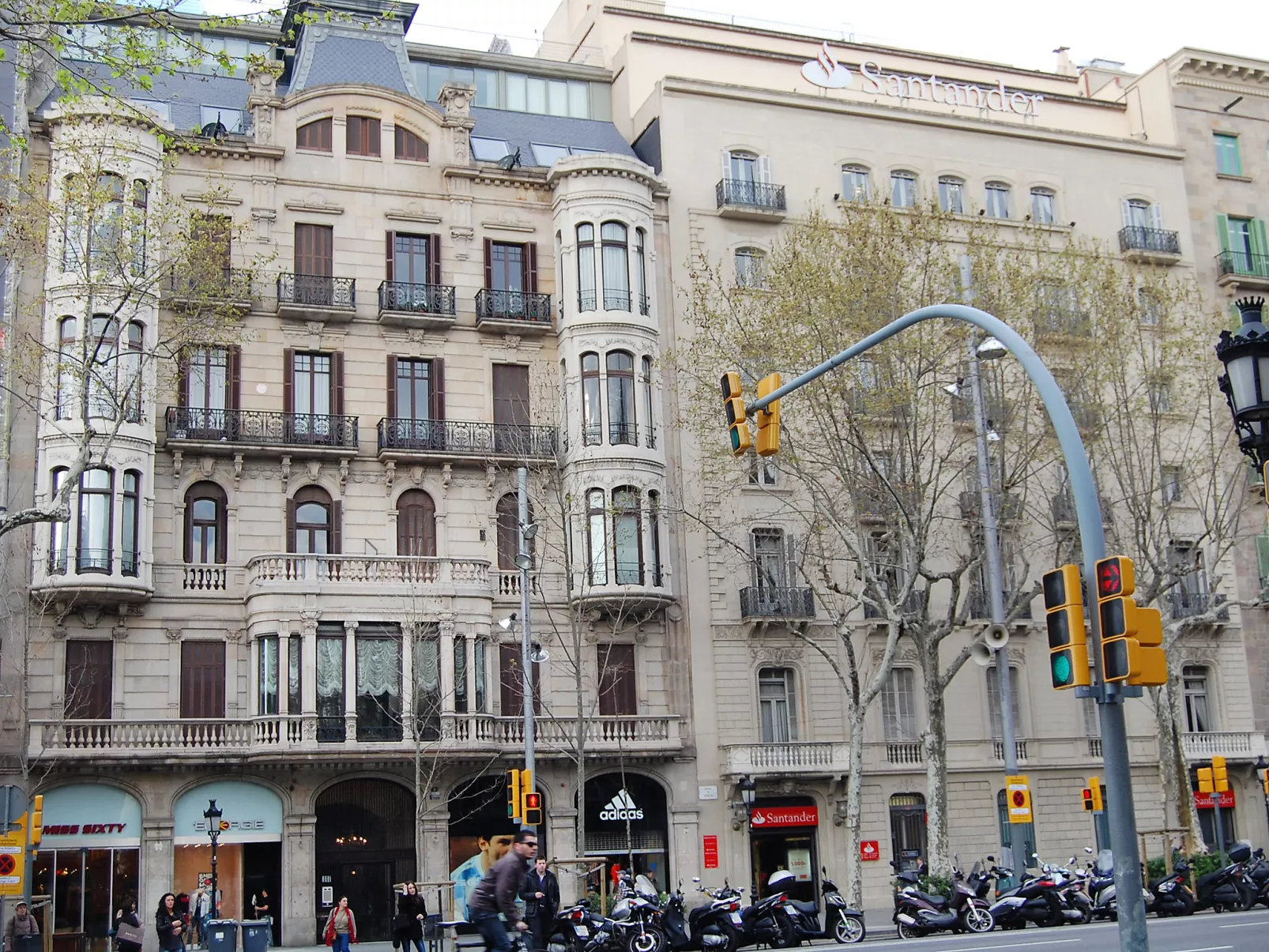 Plaza de Catalunya - Pso. de Gracia-Binnen