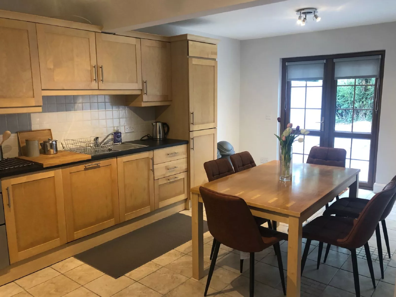Old Court Holiday Home-Binnen