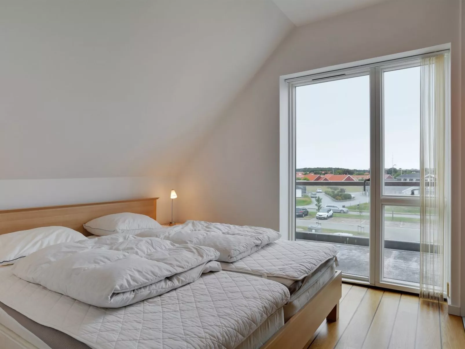 "Femme" - 15m from the sea-Binnen