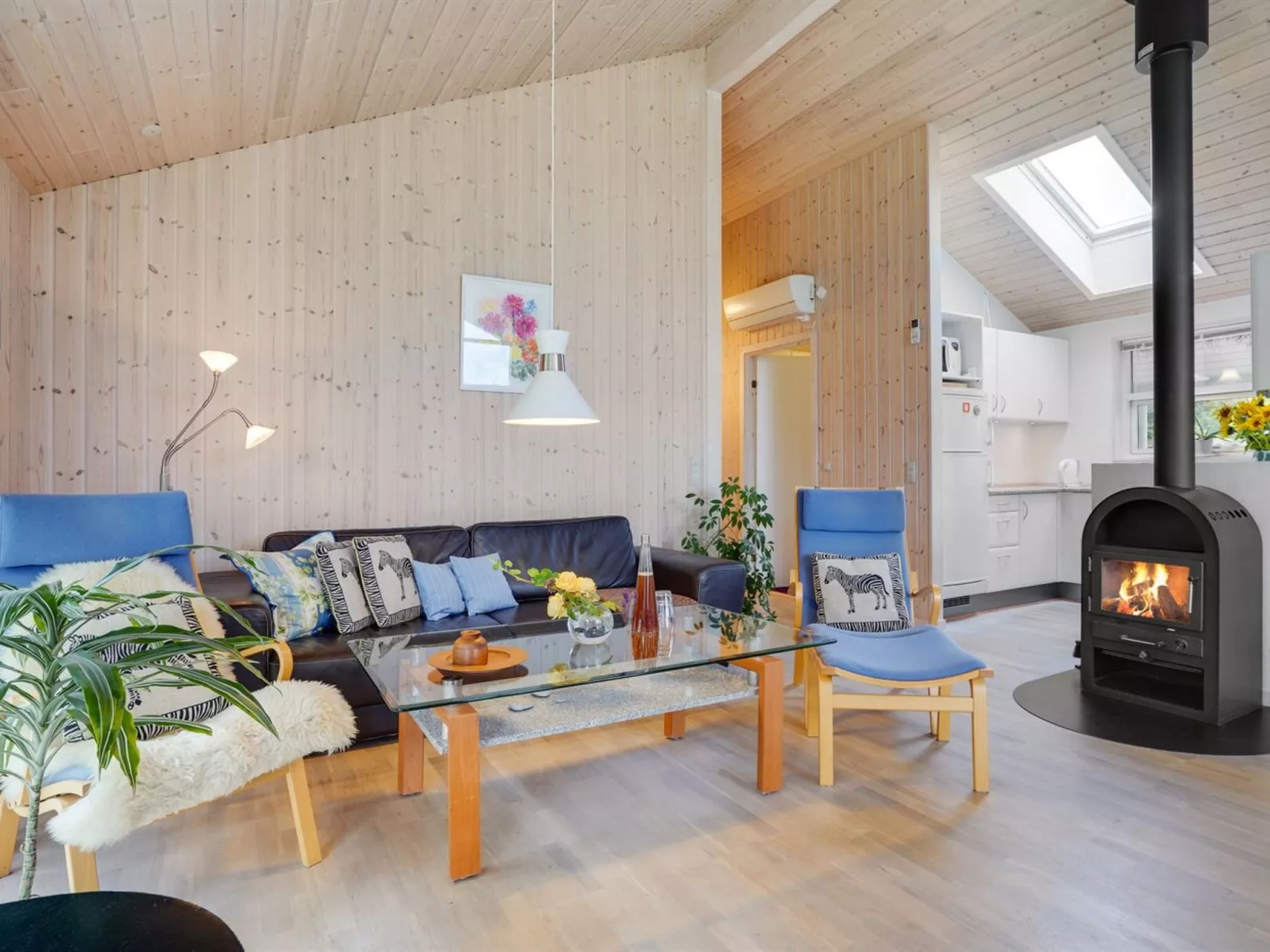 "Henninge" - 300m from the sea-Binnen