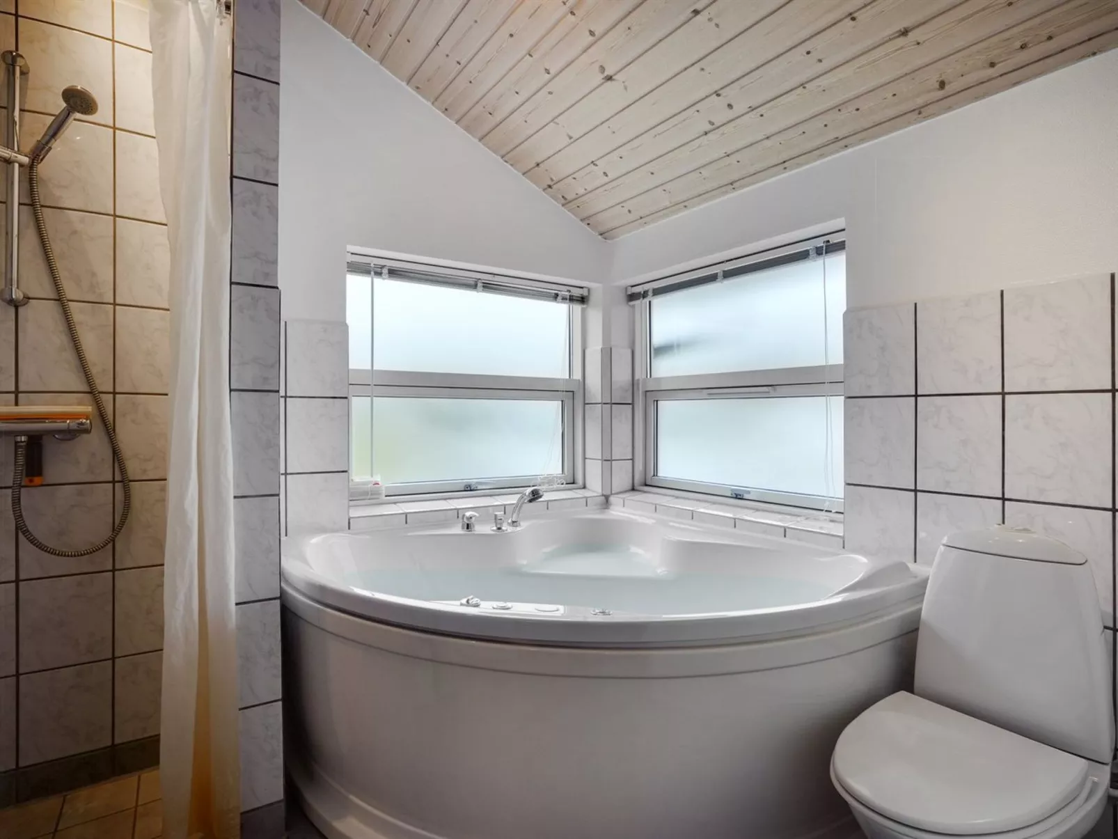 "Henninge" - 300m from the sea-Binnen