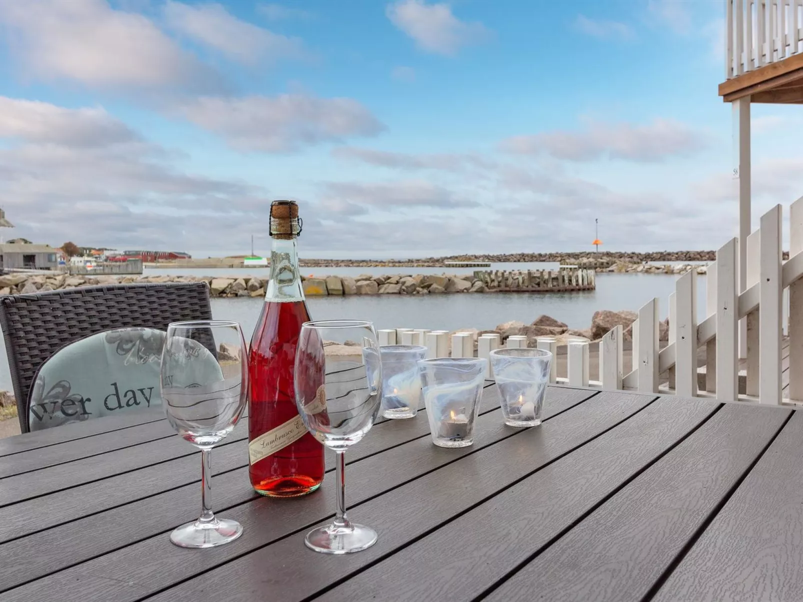 "Fridhild" - 10m from the sea-Buiten