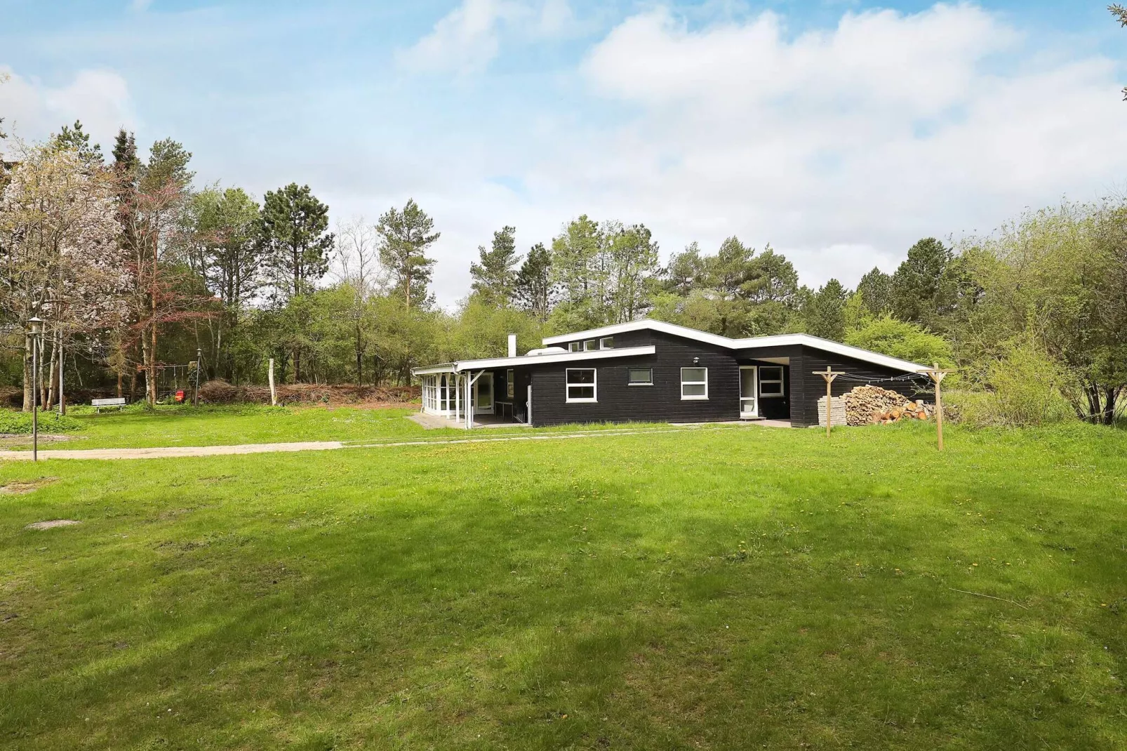 Prachtig vakantiehuis in Hals met zwembad-Buitenlucht