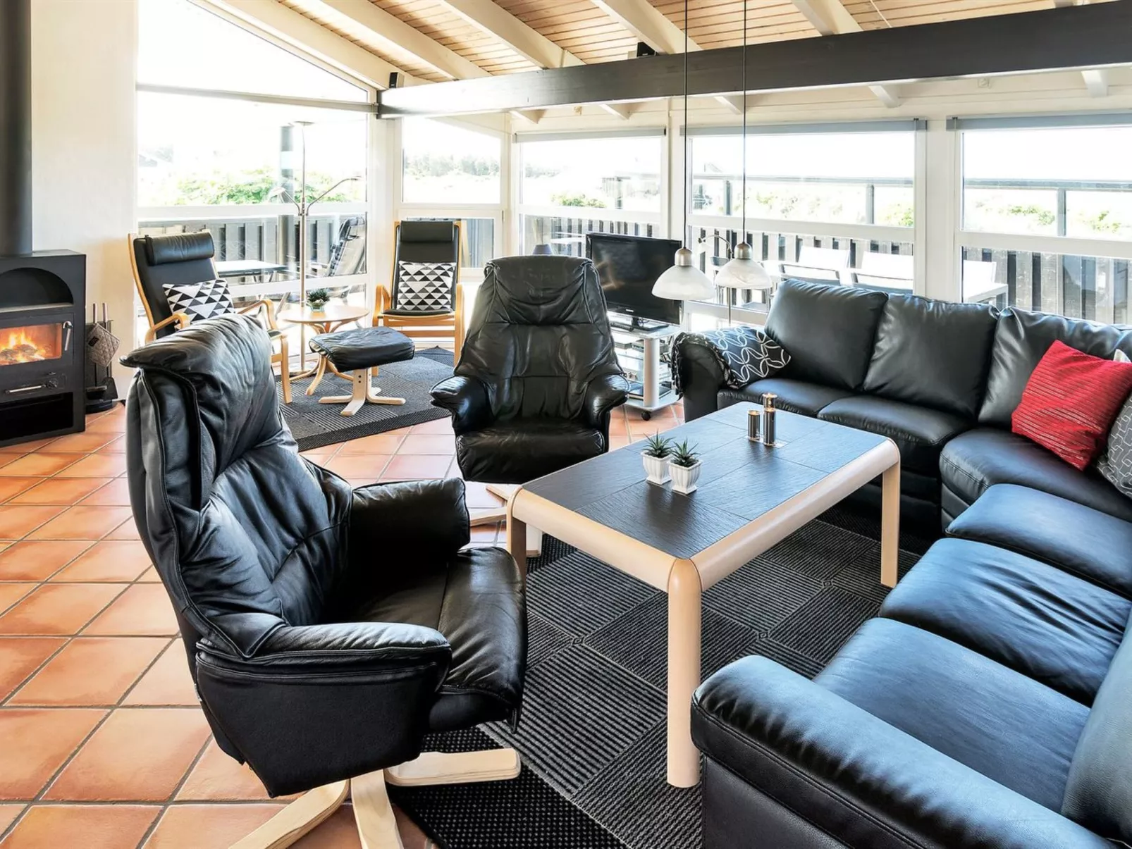"Elvie" - 200m from the sea