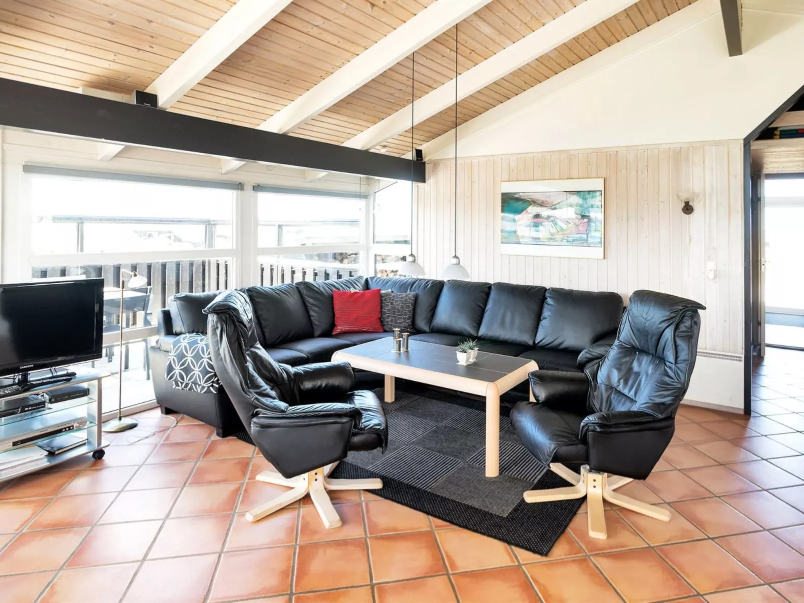 "Elvie" - 200m from the sea-Binnen