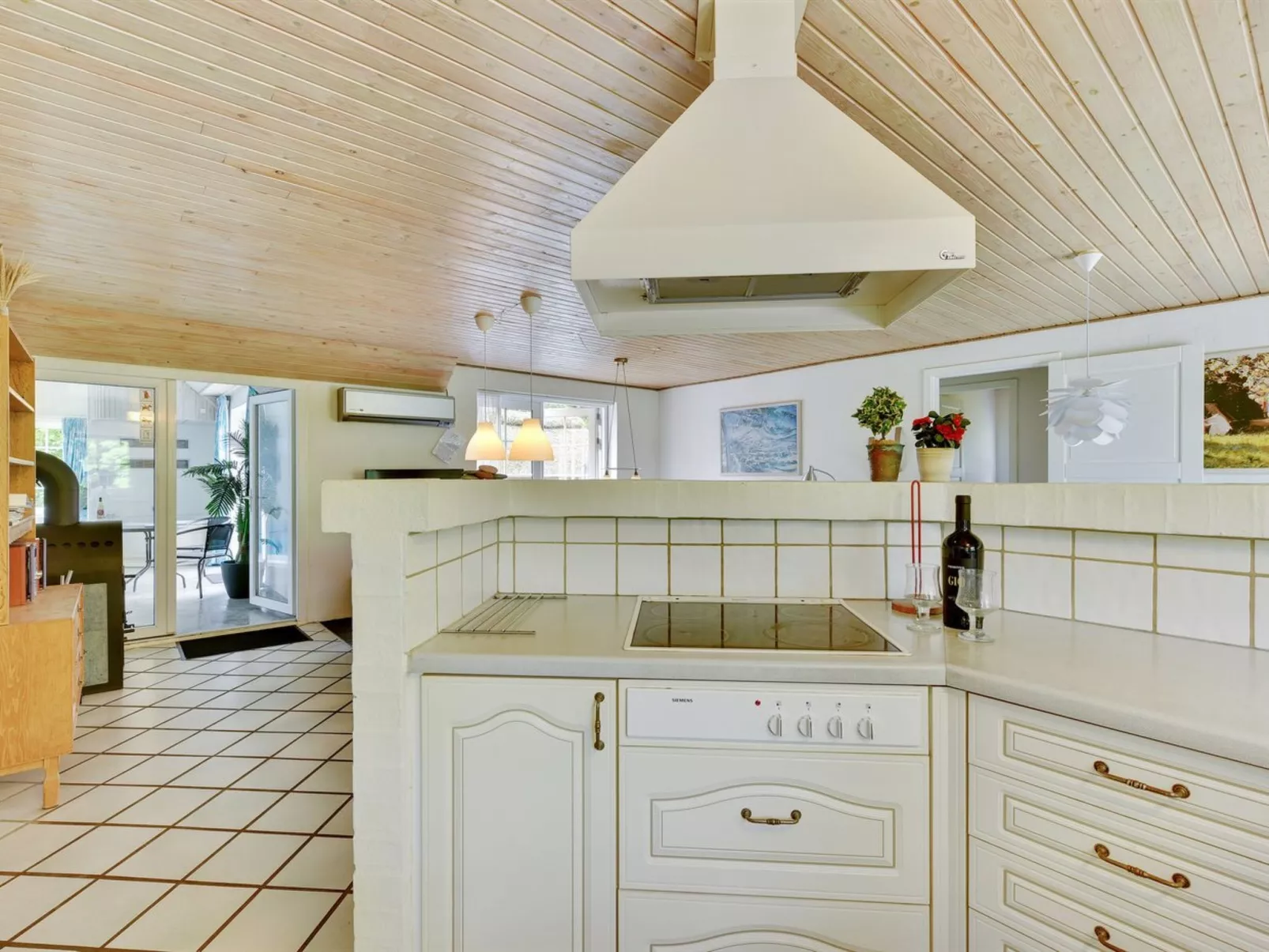 "Thana" - 1.4km from the sea-Binnen