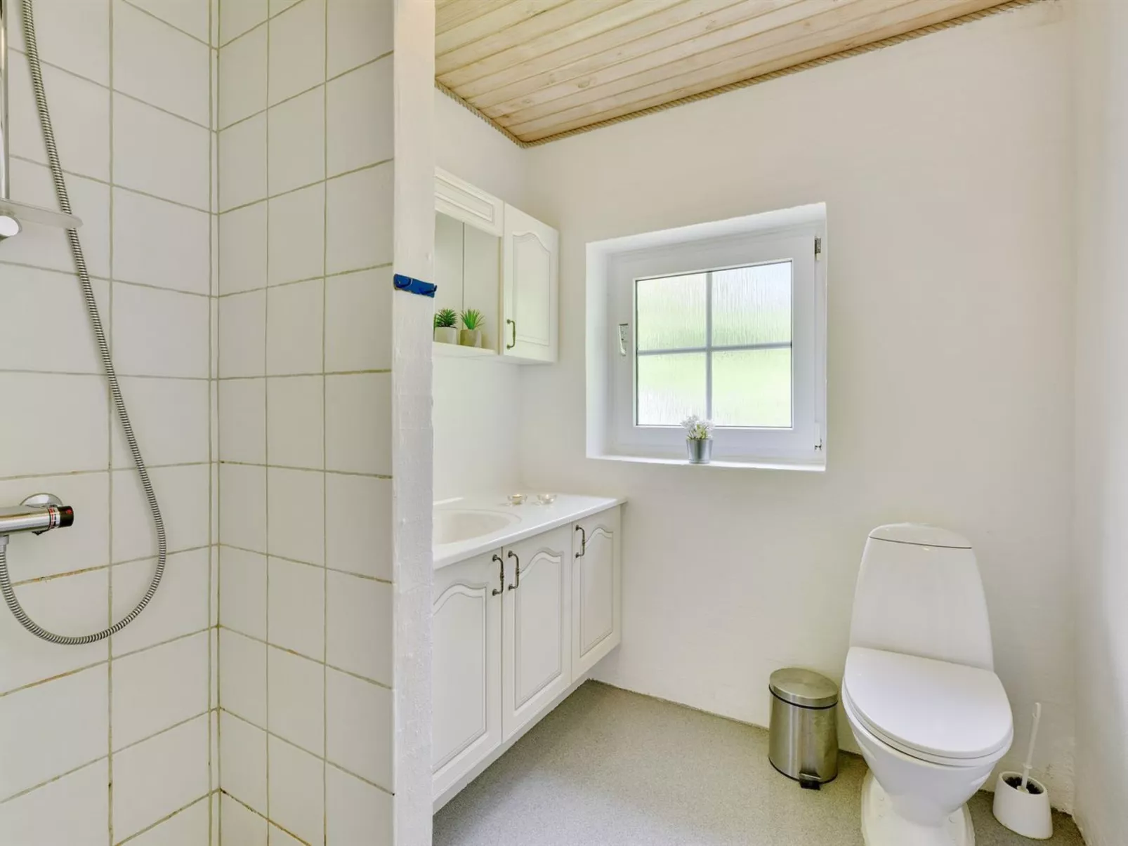 "Thana" - 1.4km from the sea-Binnen